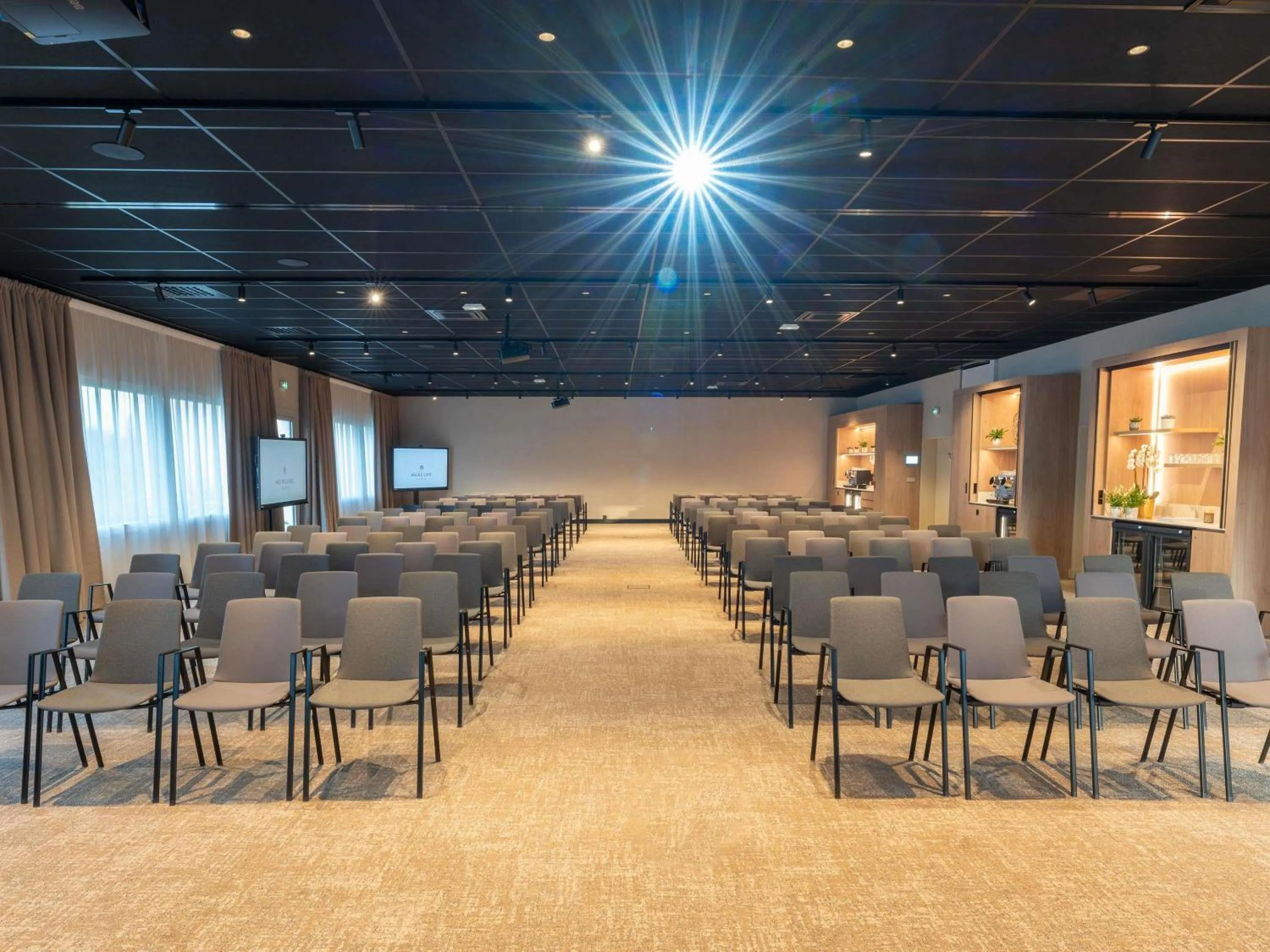Meeting/conference room in Novotel Angers Lac de Maine