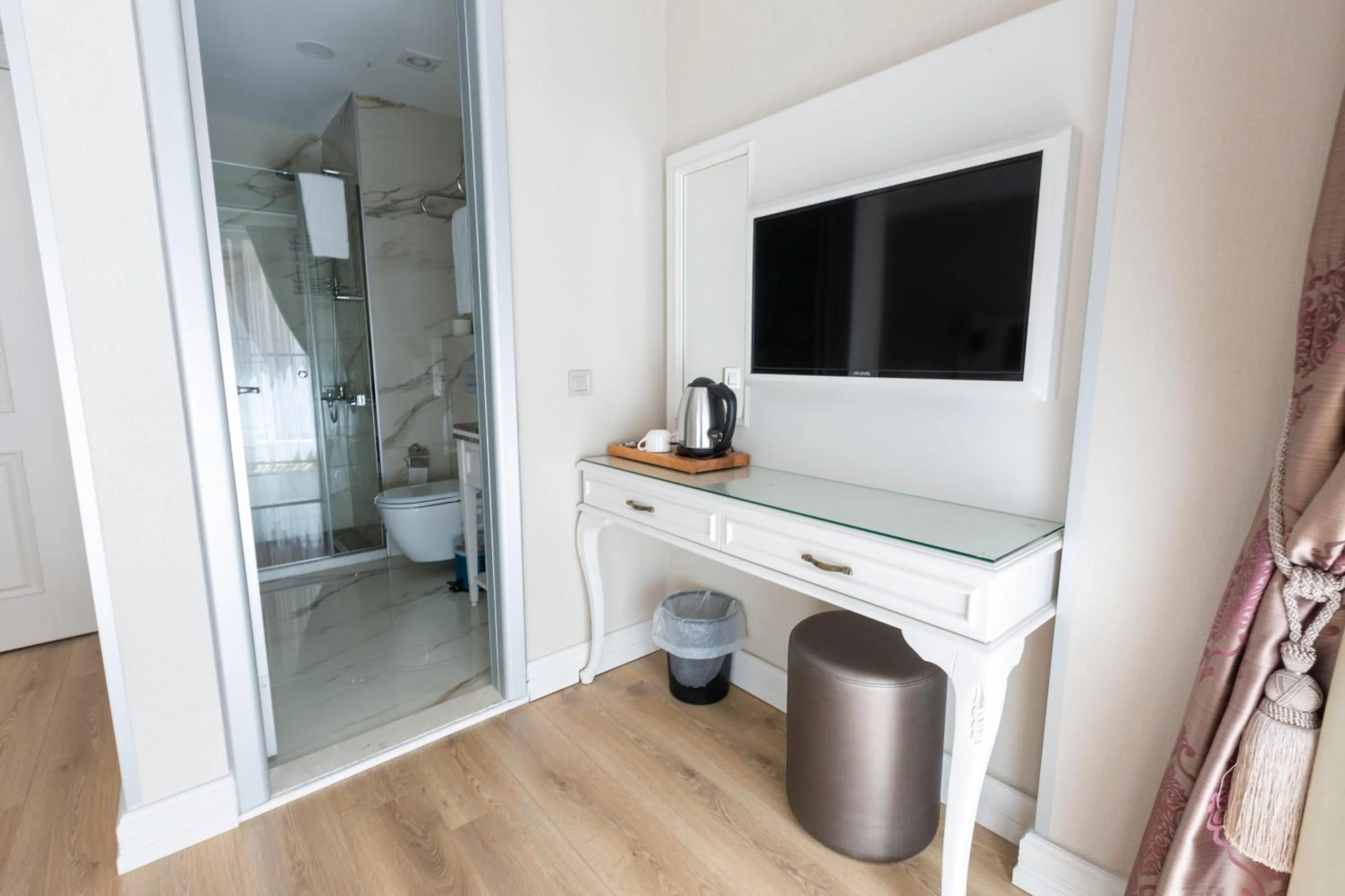 Shower in Villa Sweet Hotel