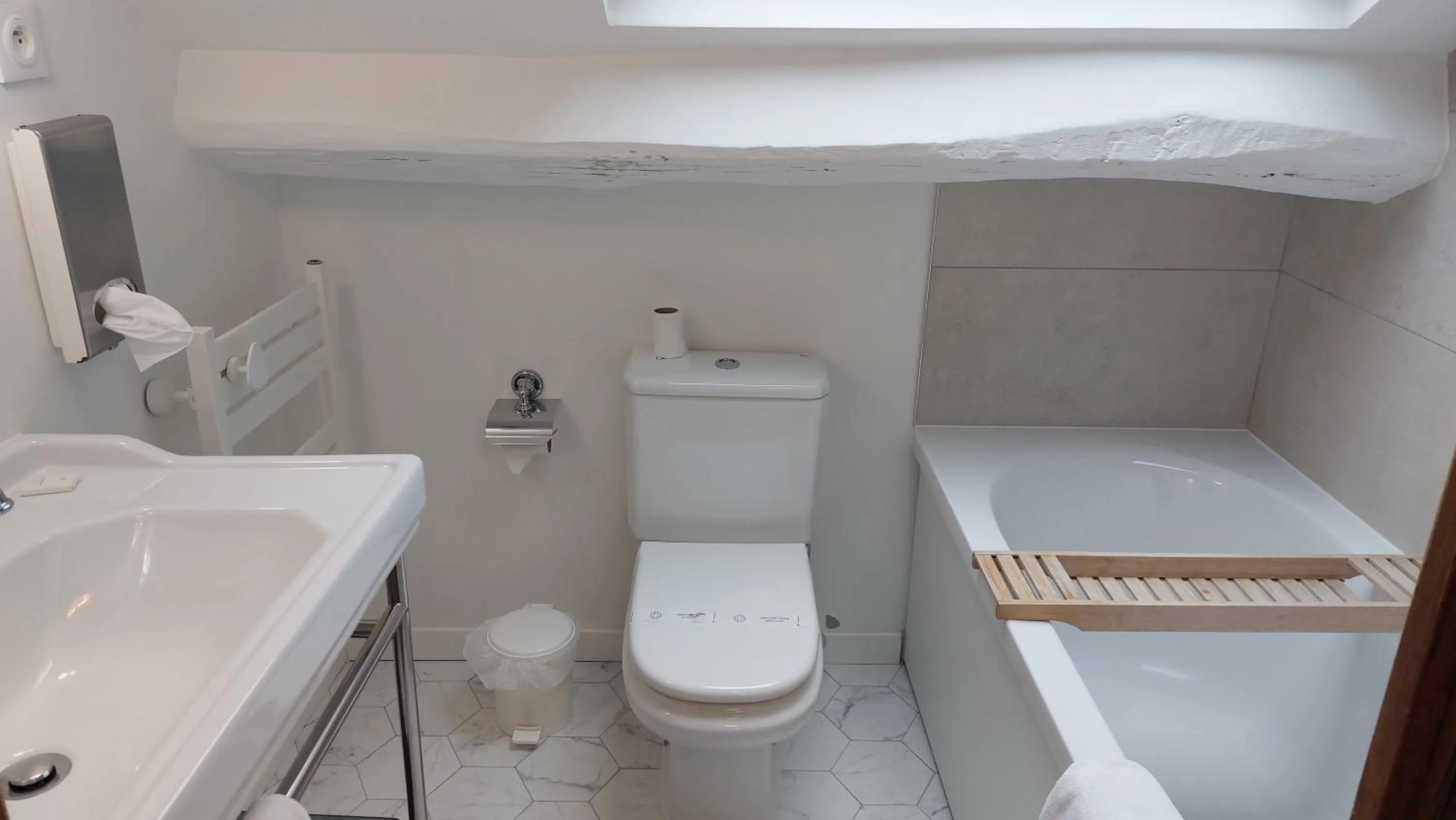 Bathroom in Hotel Dandy Rouen centre