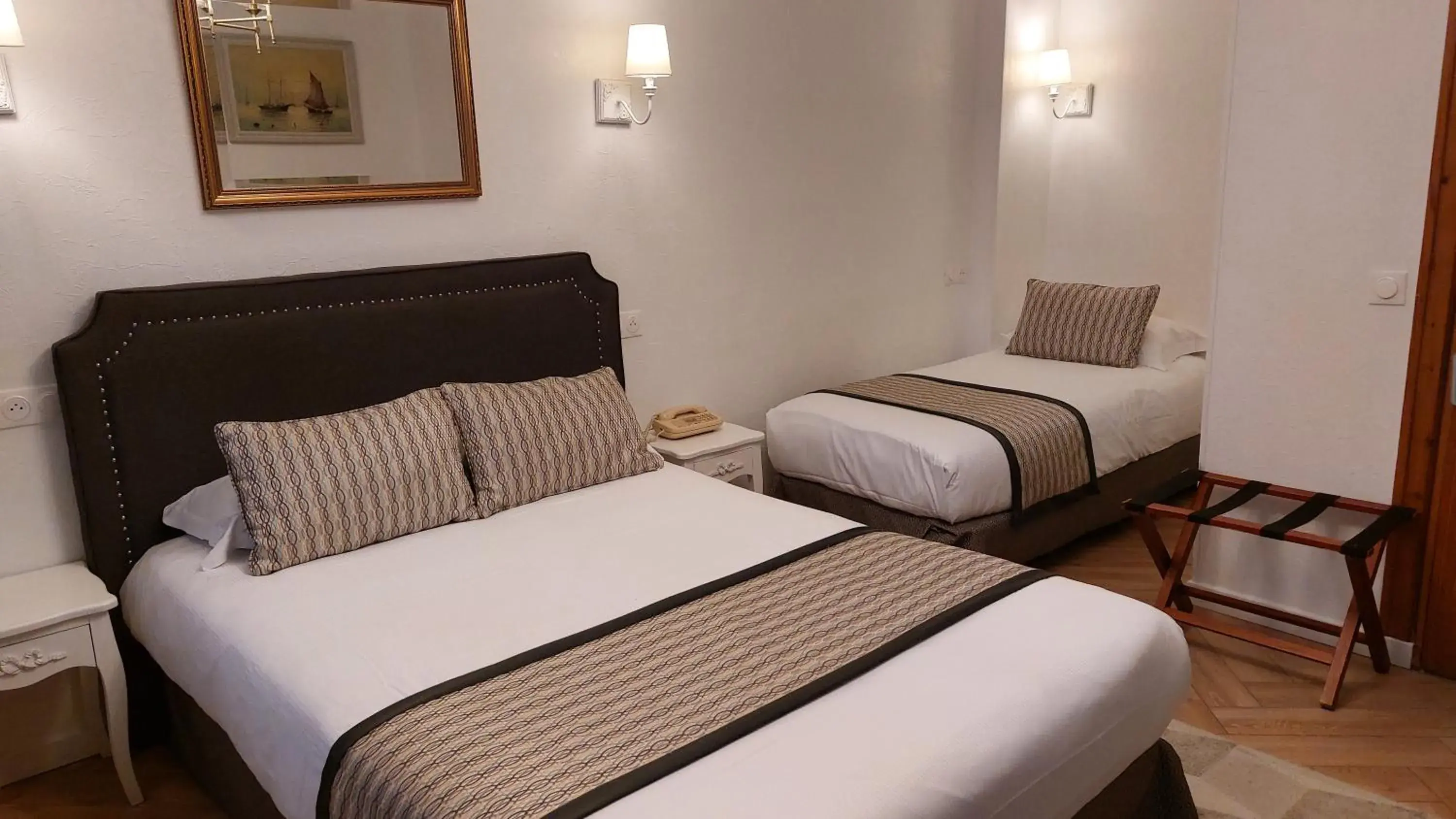 Bedroom, Bed in Hotel Dandy Rouen centre Bedroom, Bed in Hotel Dandy Rouen centre