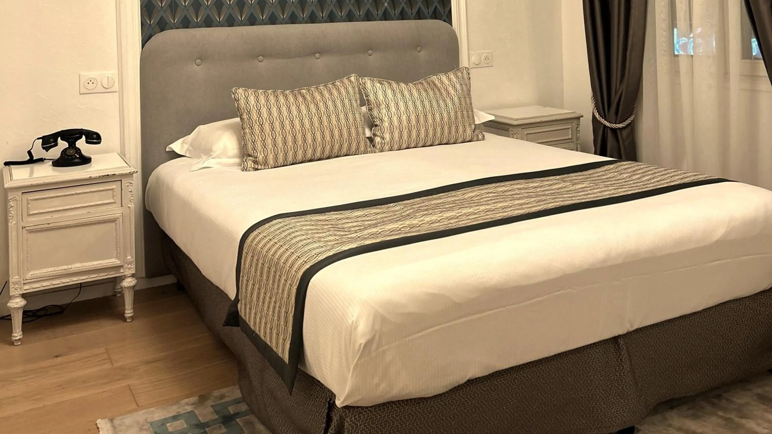 Bedroom, Bed in Hotel Dandy Rouen centre