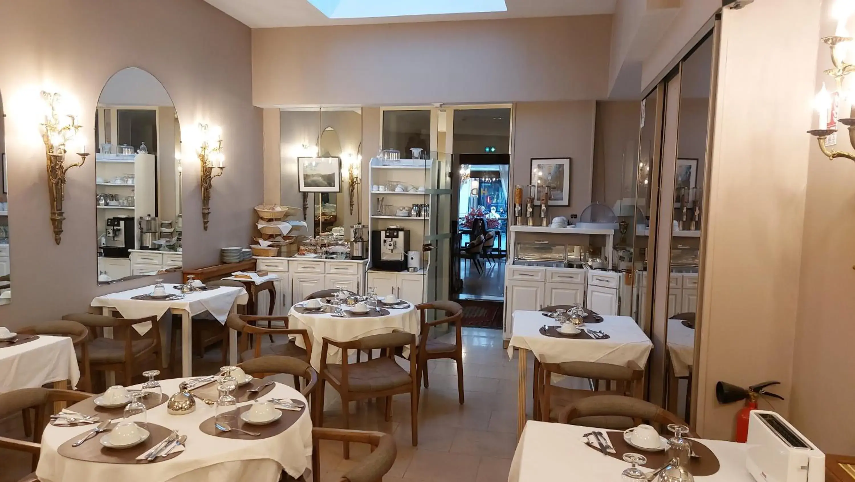 Breakfast in Hotel Dandy Rouen centre Breakfast in Hotel Dandy Rouen centre