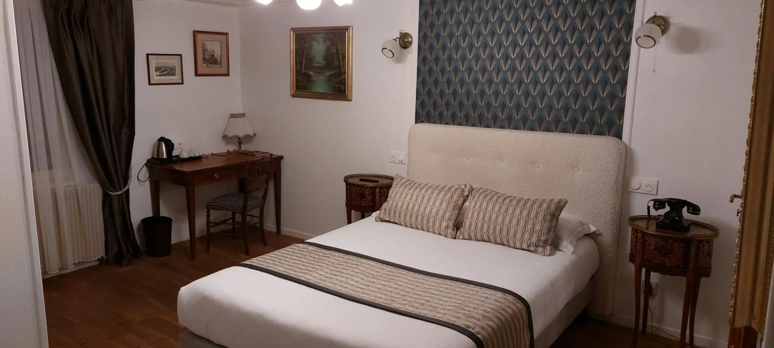 Bedroom, Bed in Hotel Dandy Rouen centre Bedroom, Bed in Hotel Dandy Rouen centre