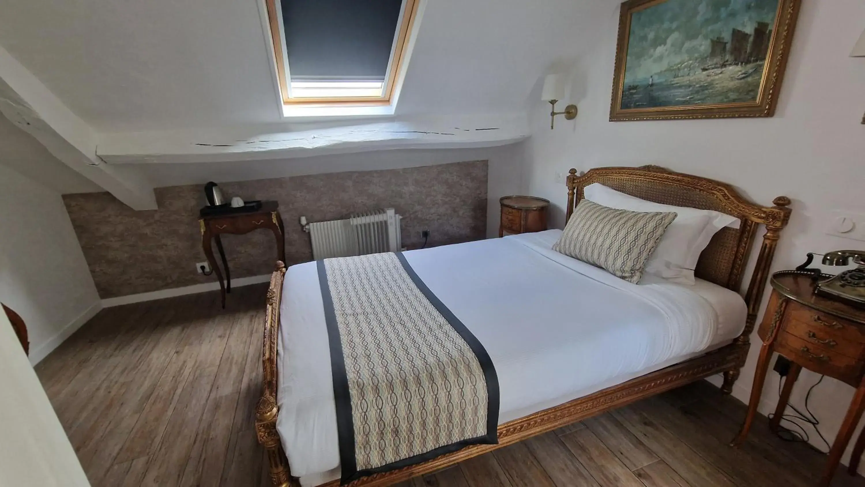 Bedroom, Bed in Hotel Dandy Rouen centre Bedroom, Bed in Hotel Dandy Rouen centre