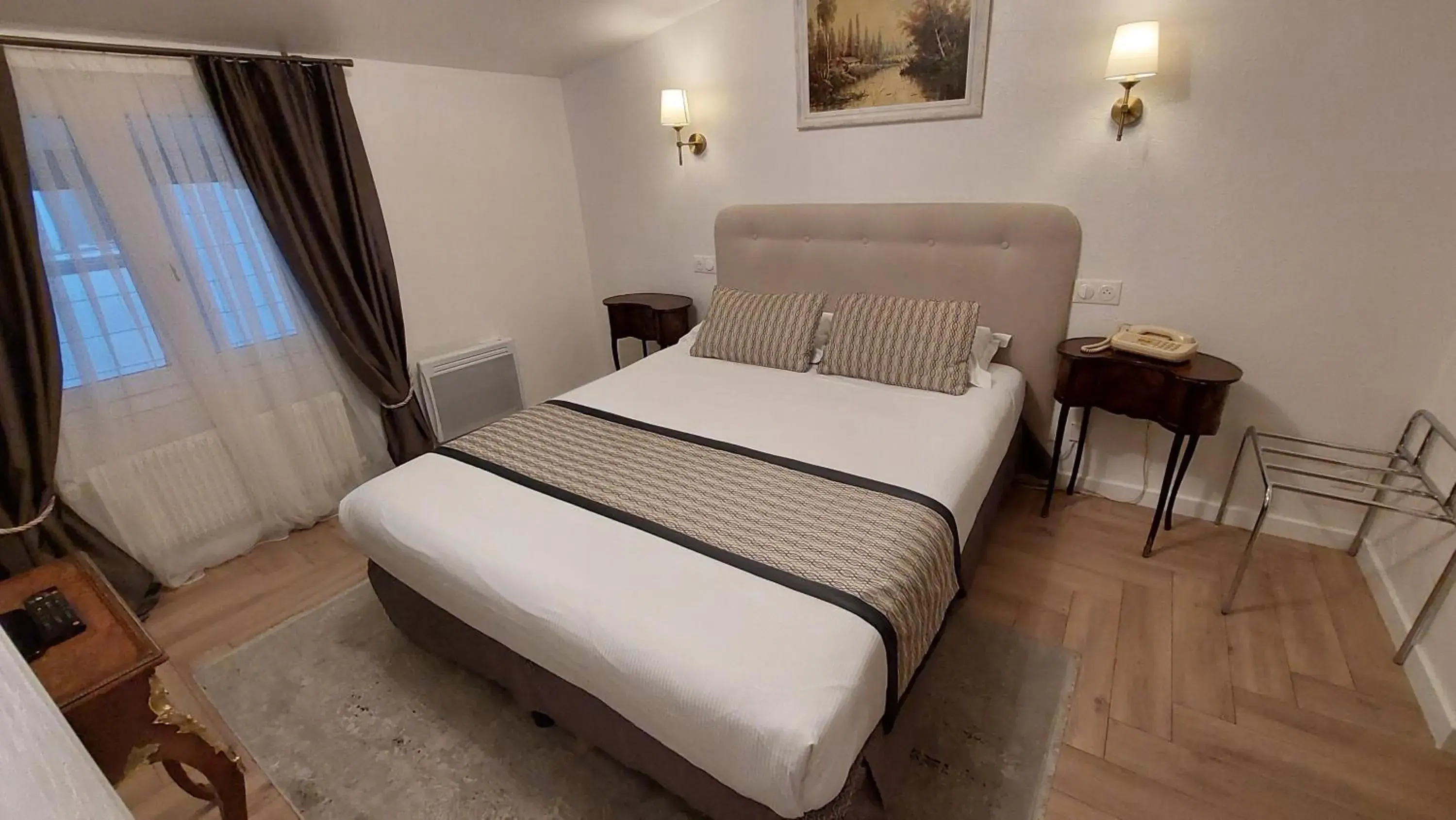 Bedroom, Bed in Hotel Dandy Rouen centre Bedroom, Bed in Hotel Dandy Rouen centre