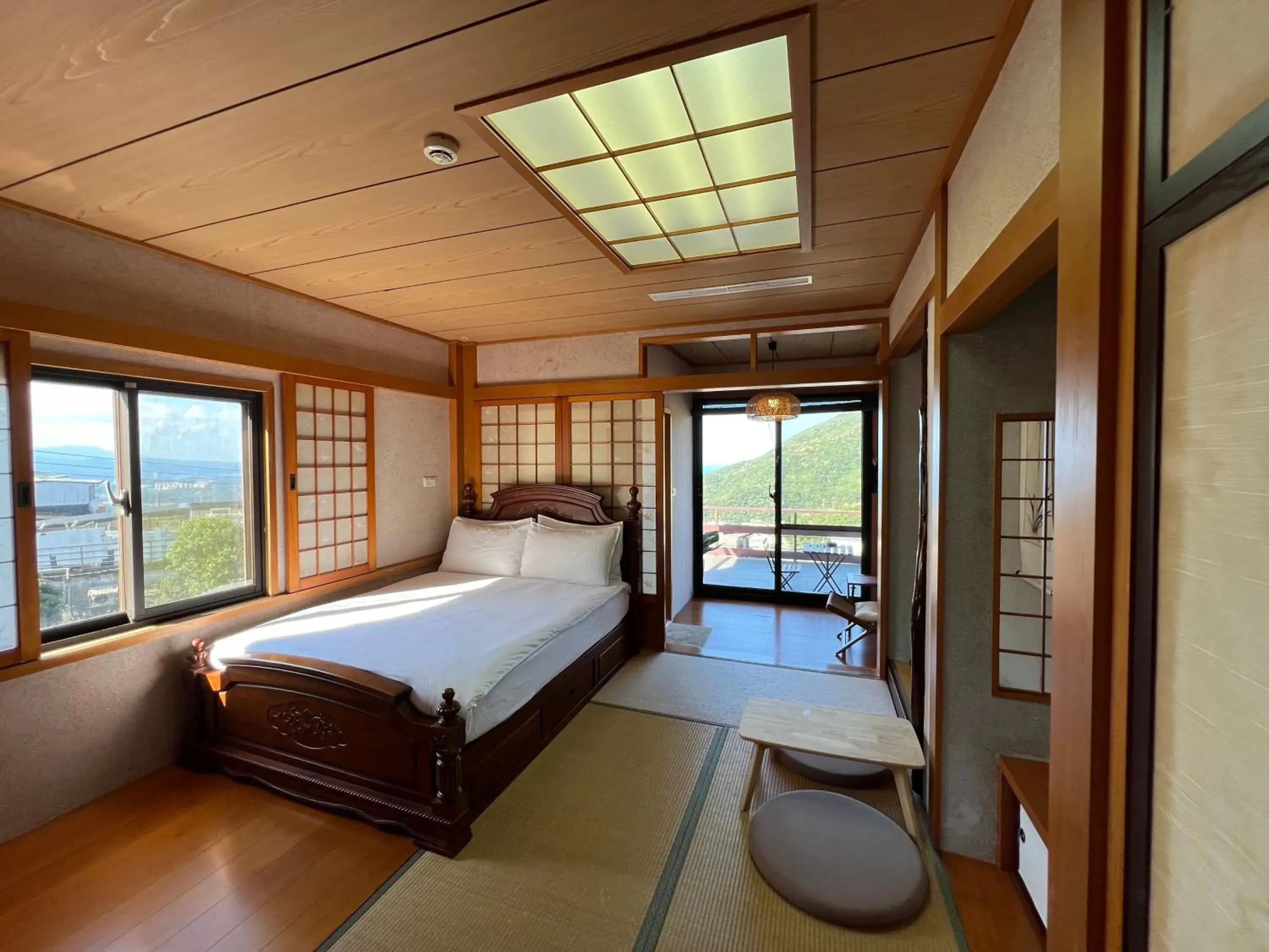 Sea View Quad Room With Bathtub in Twilight House Sea View Quad Room With Bathtub in Twilight House