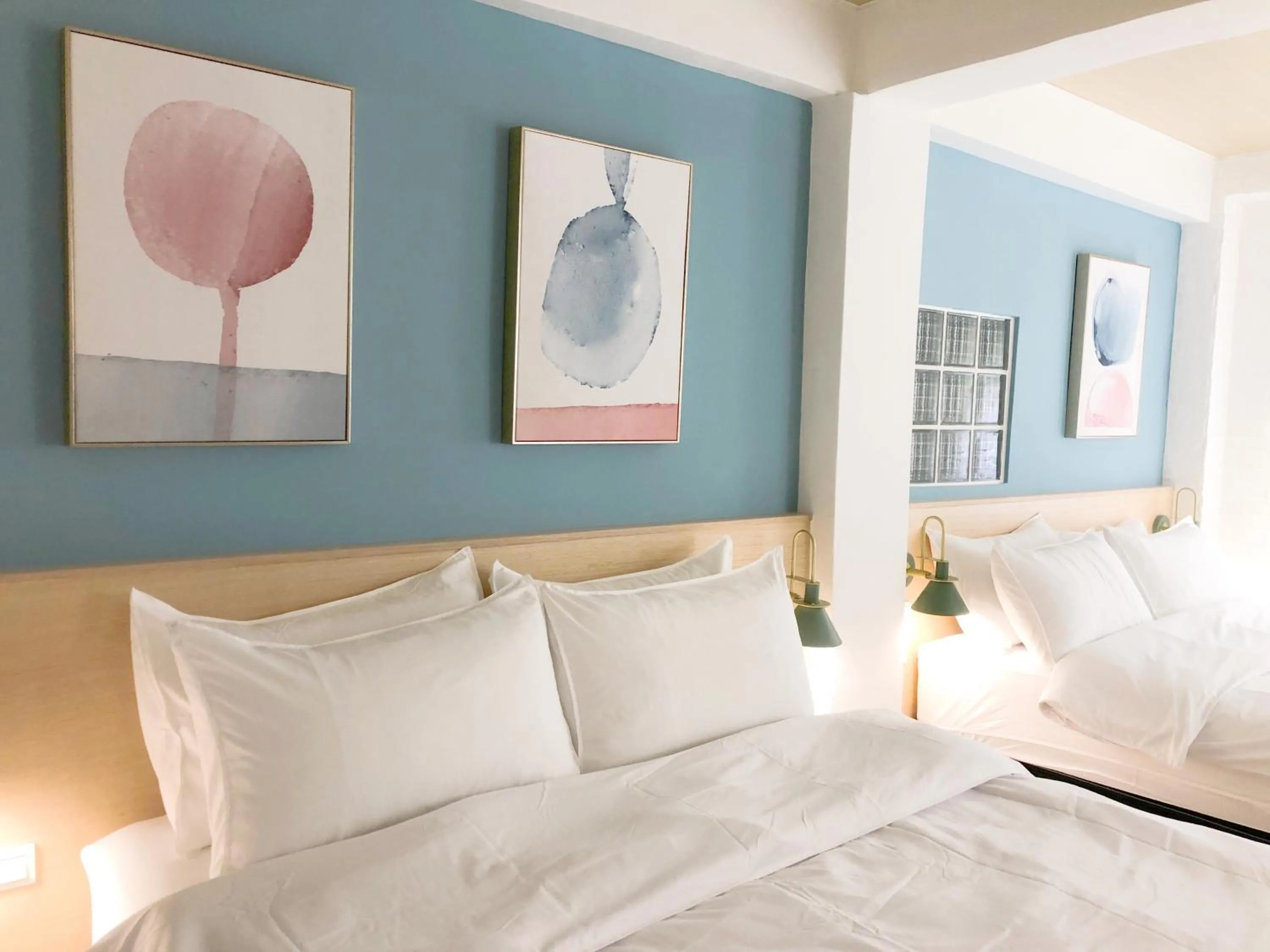 Quadruple Room with Private Bathroom in Twilight House