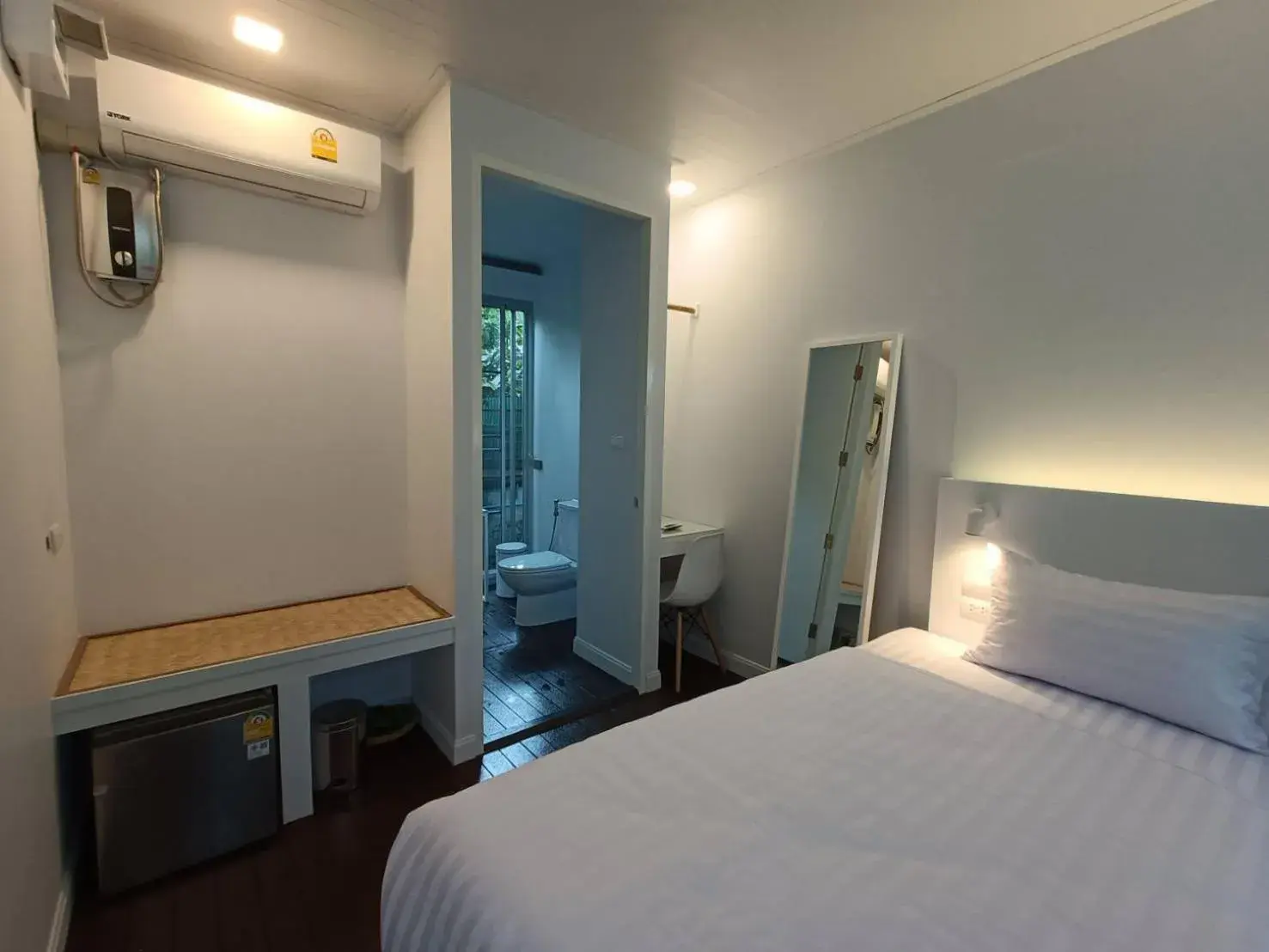 Photo of the whole room, Bed in Cochet Photo of the whole room, Bed in Cochet