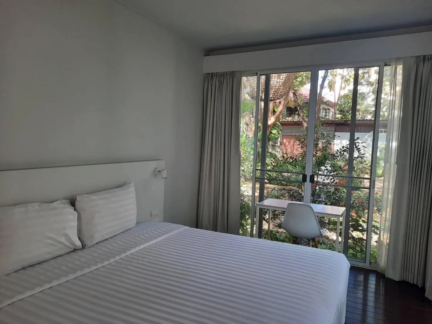 Bedroom, Bed in Cochet