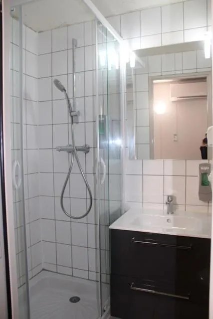 Shower in Hotel Primo Colmar Centre