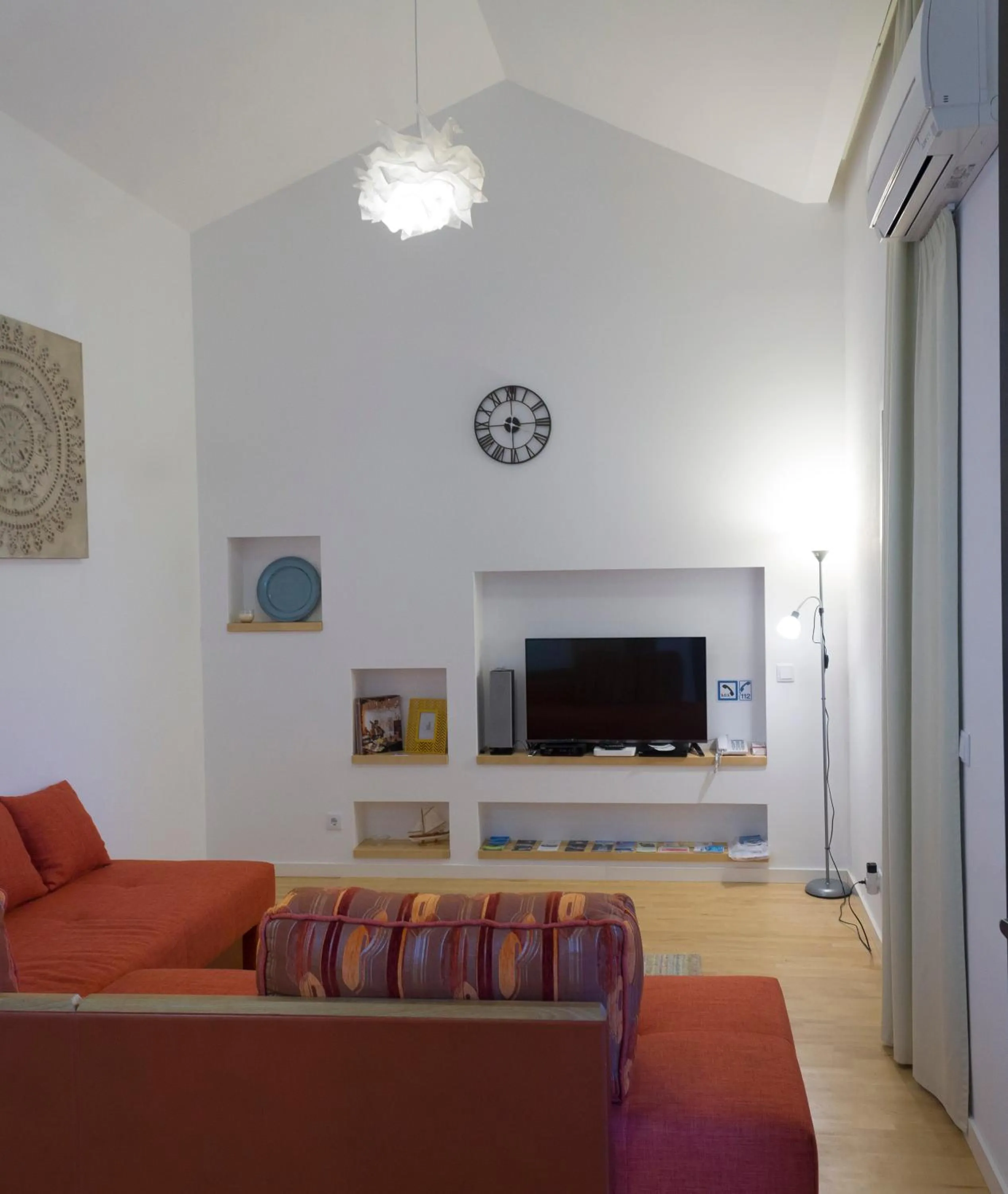 TV and multimedia in Marketplace Apartment 2