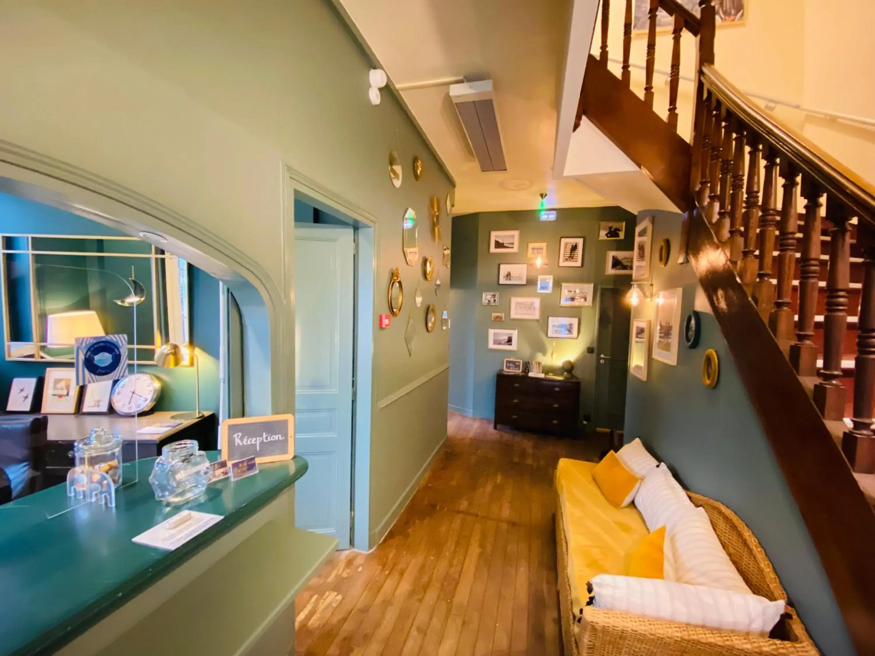 Lobby or reception in Hotel du Parc Lobby or reception in Hotel du Parc