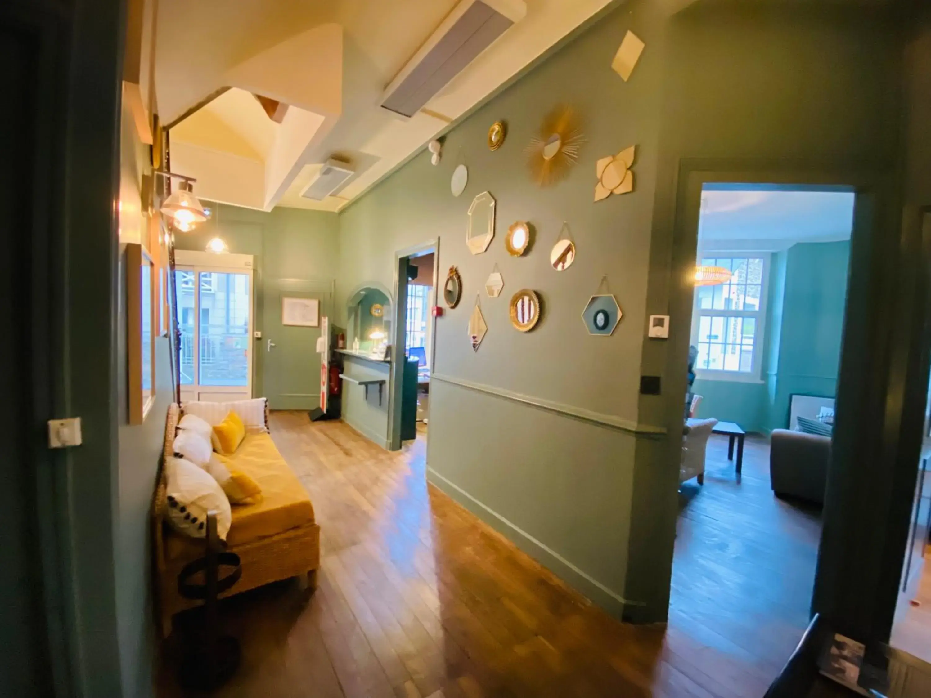 Lobby or reception in Hotel du Parc Lobby or reception in Hotel du Parc