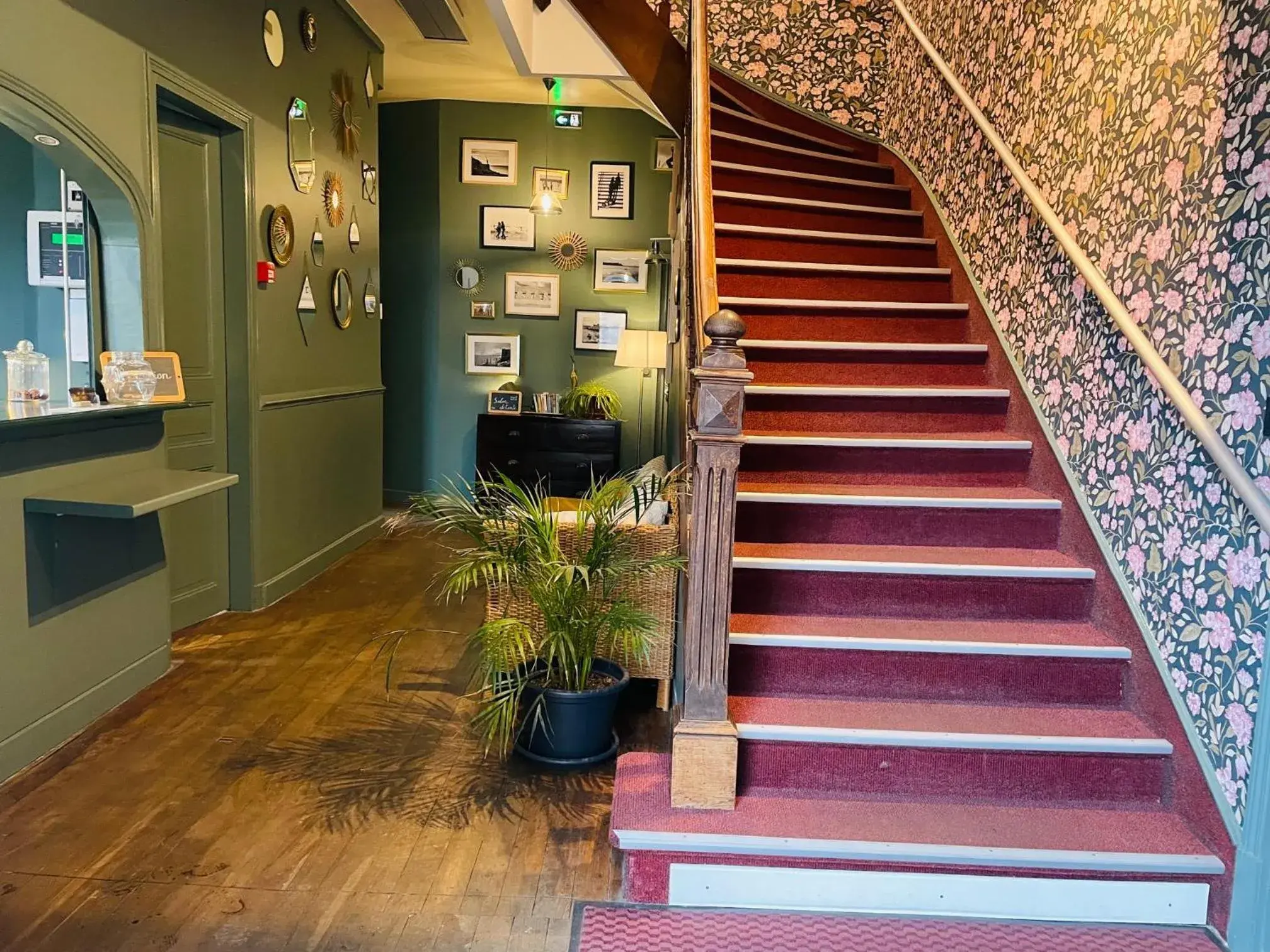 Lobby or reception in Hotel du Parc Lobby or reception in Hotel du Parc