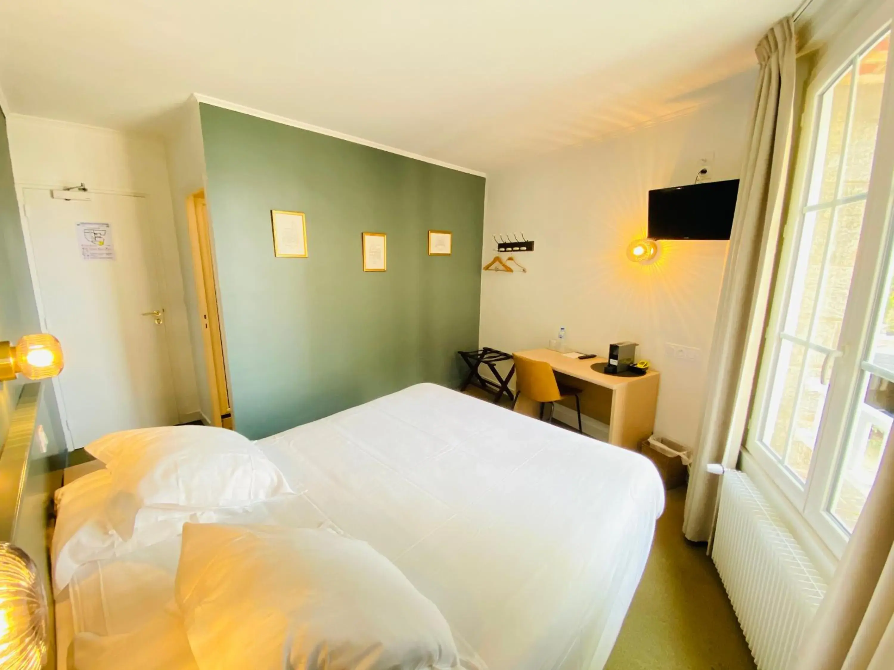 Bedroom, Bed in Hotel du Parc Bedroom, Bed in Hotel du Parc