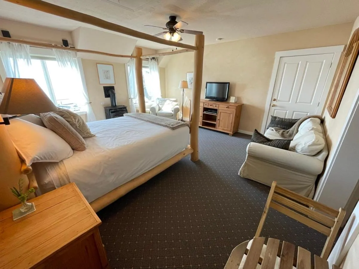 Bedroom, Bed in Kingfish at West Sound