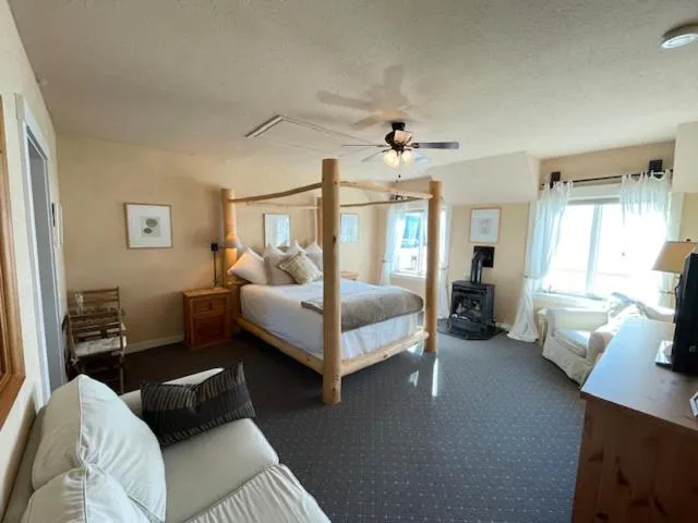 Bed in Kingfish at West Sound