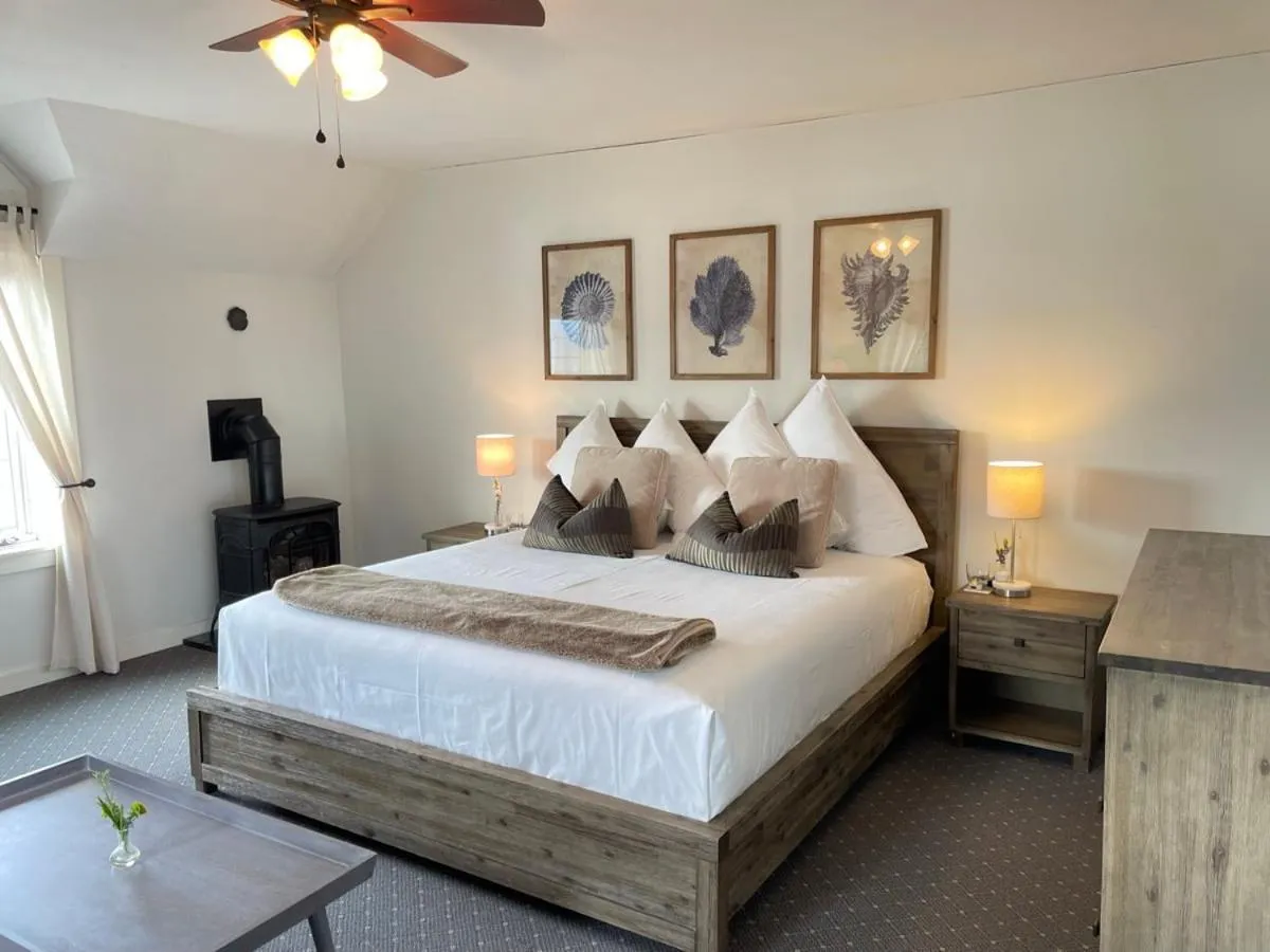 Bedroom, Bed in Kingfish at West Sound