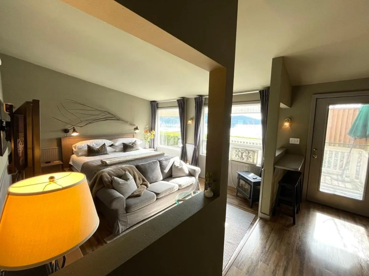 Bedroom, Bed in Kingfish at West Sound