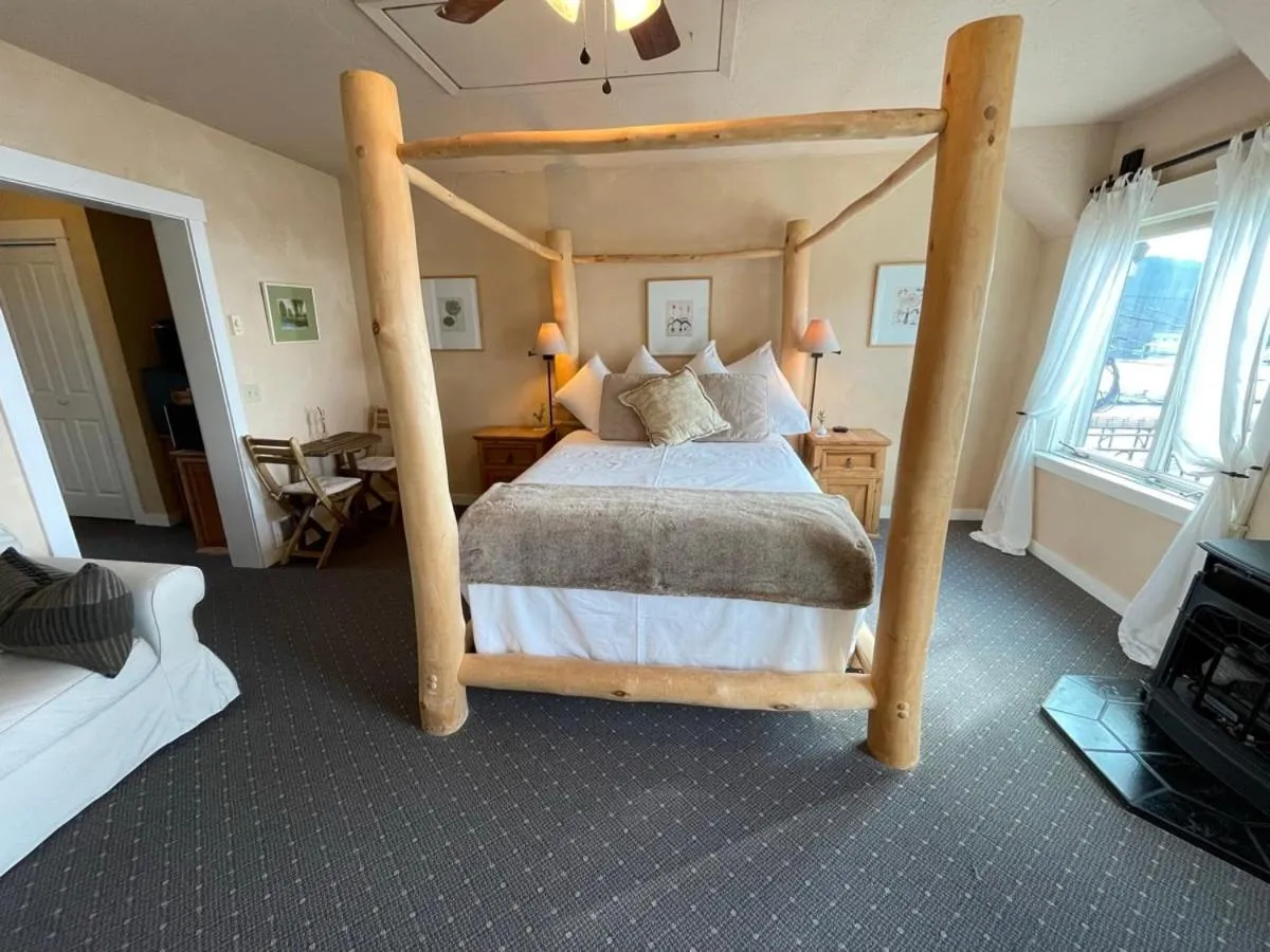 Bedroom, Bed in Kingfish at West Sound