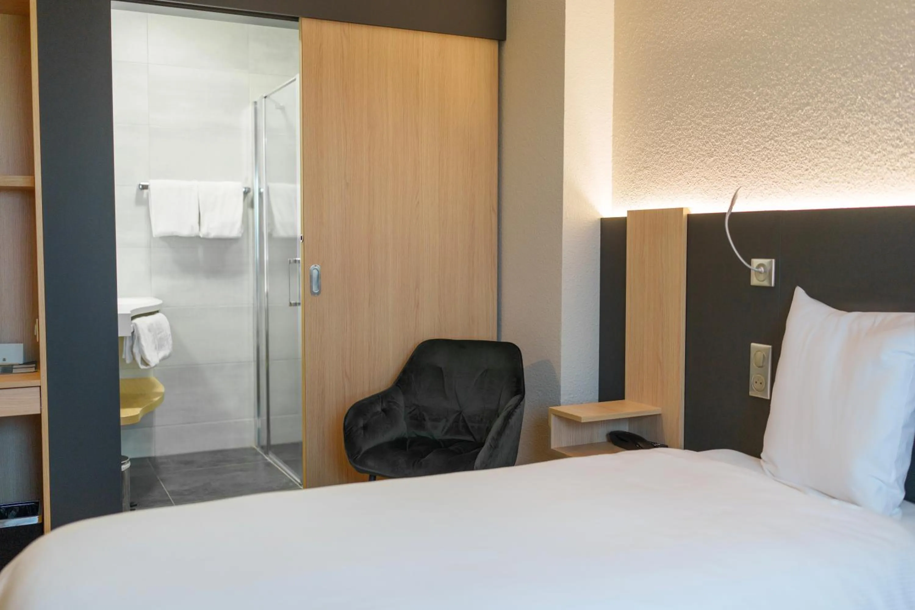 Bed in Logis Hôtel Restaurant Ritter'Hoft