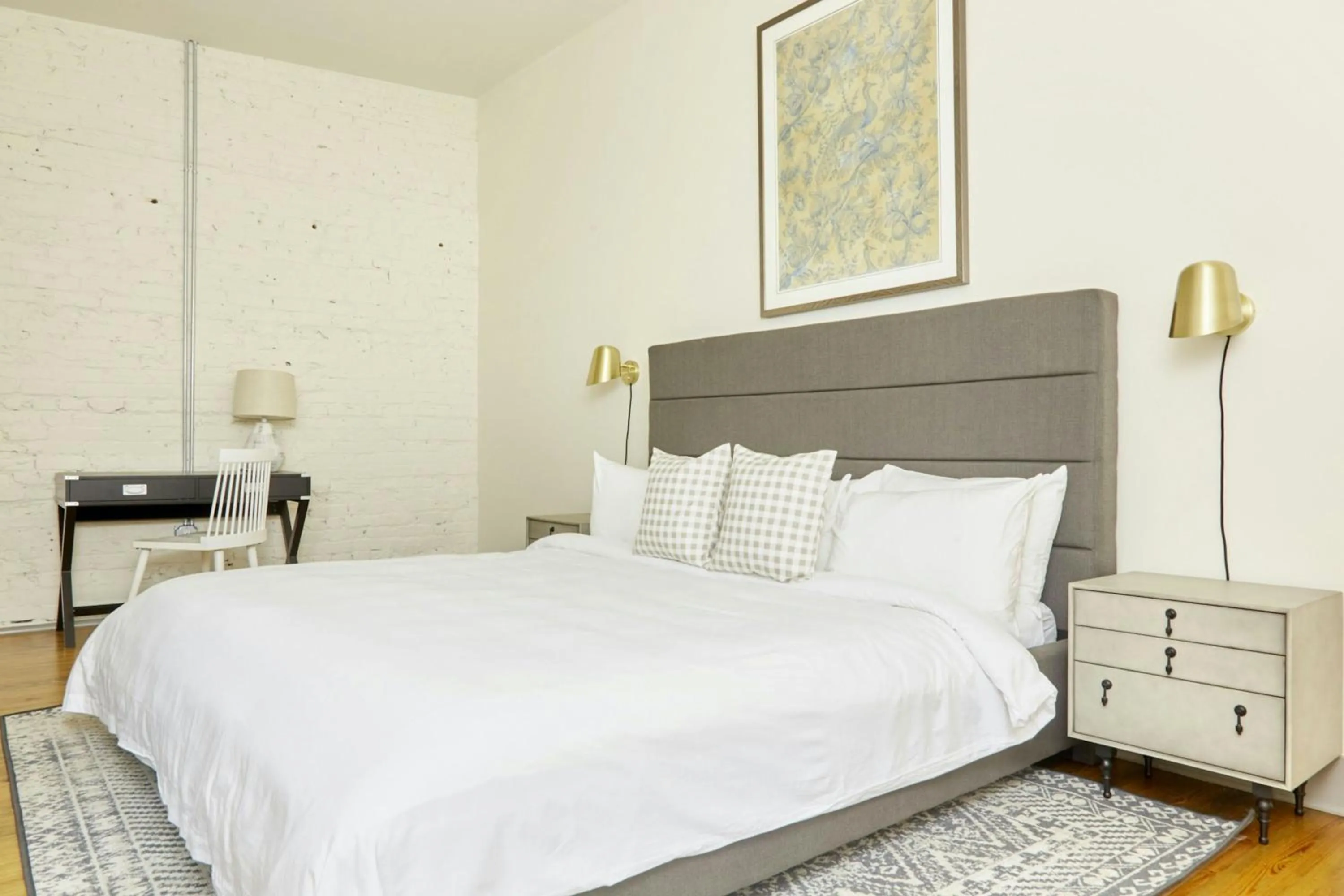 Bedroom, Bed in Sonder by Marriott Bonvoy The Broughton Apartments Historic District