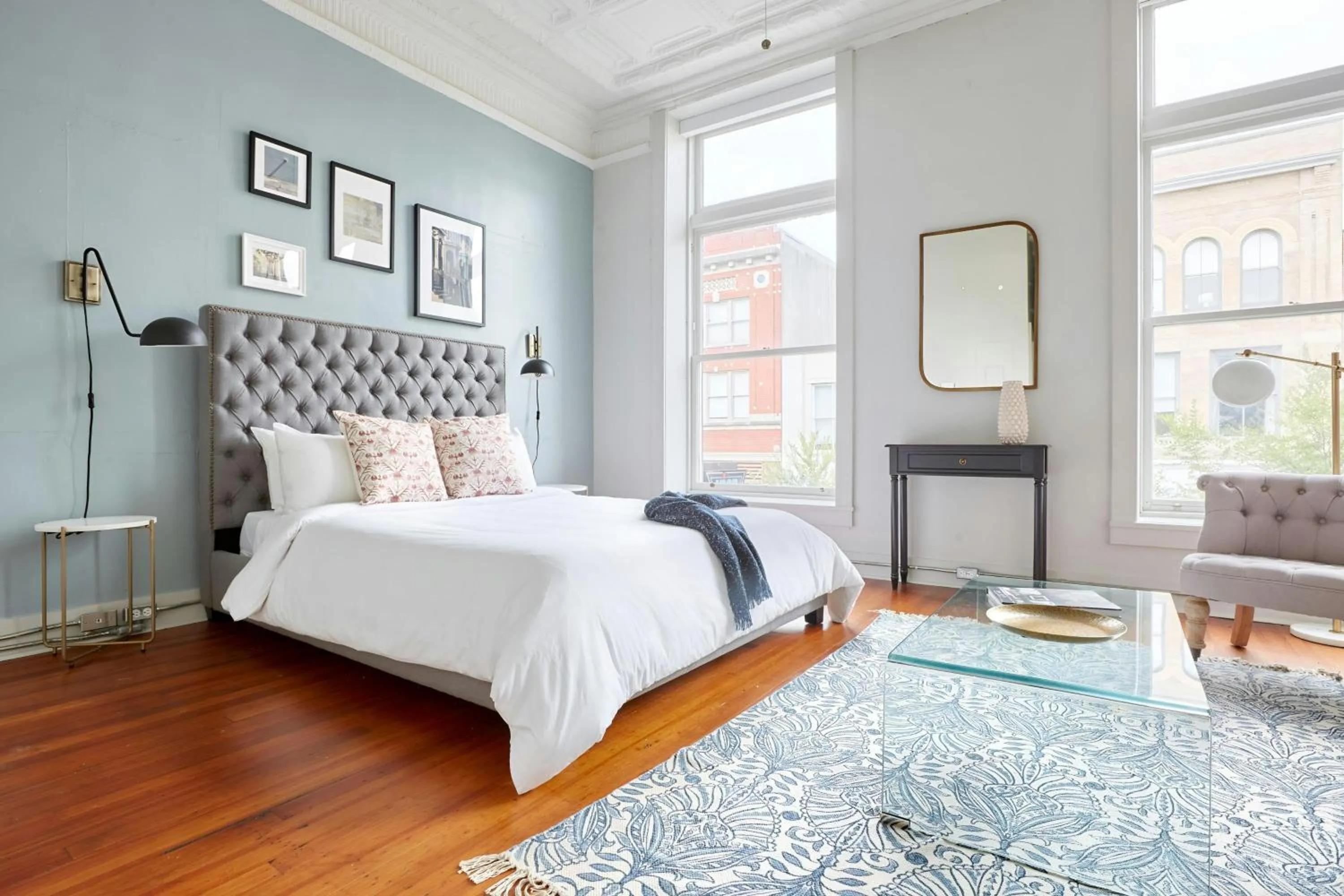 Bedroom, Bed in Sonder by Marriott Bonvoy The Broughton Apartments Historic District