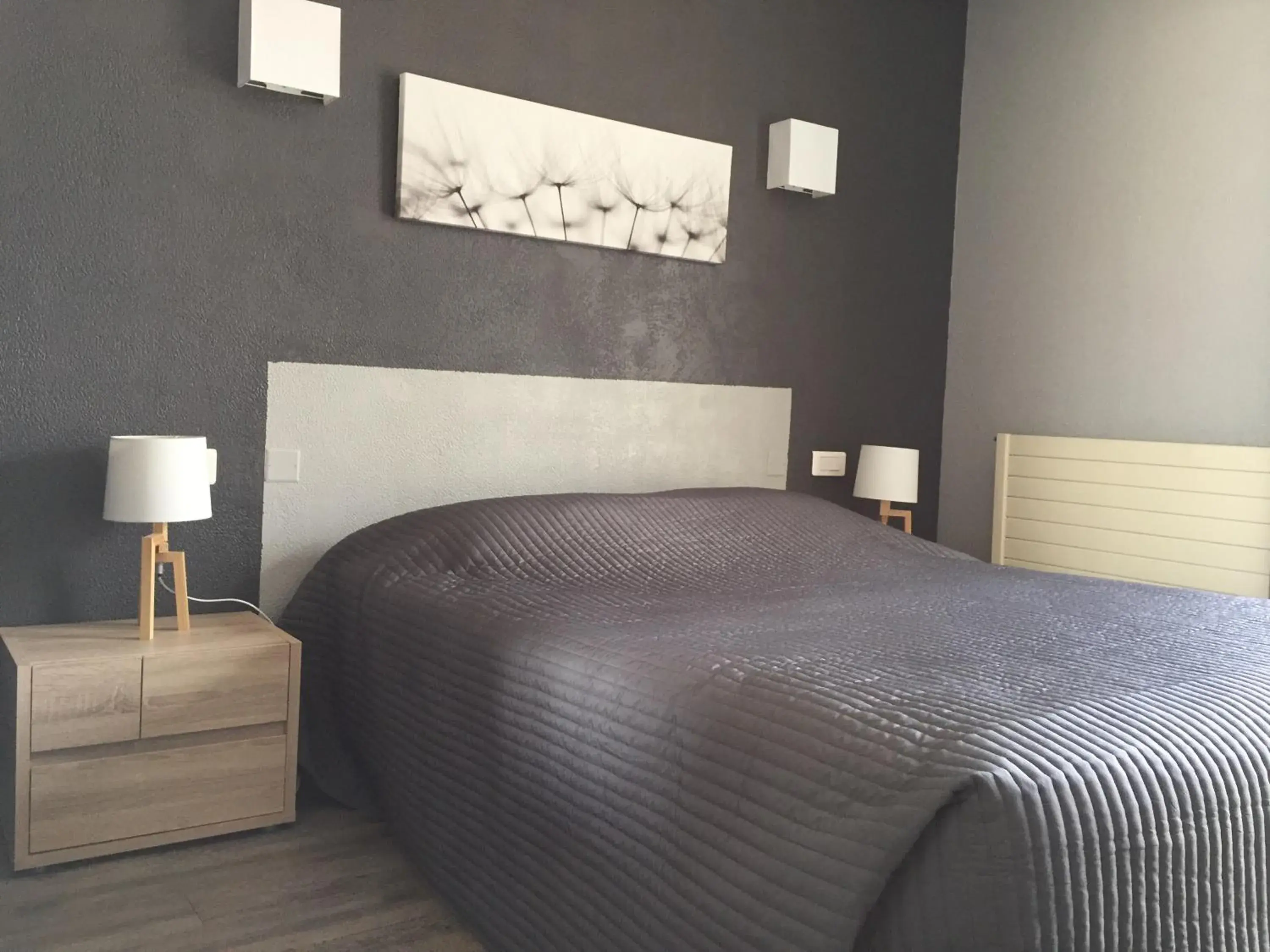 Double Room with Terrace in Logis Hôtel Le Manoir - Luberon Double Room with Terrace in Logis Hôtel Le Manoir - Luberon