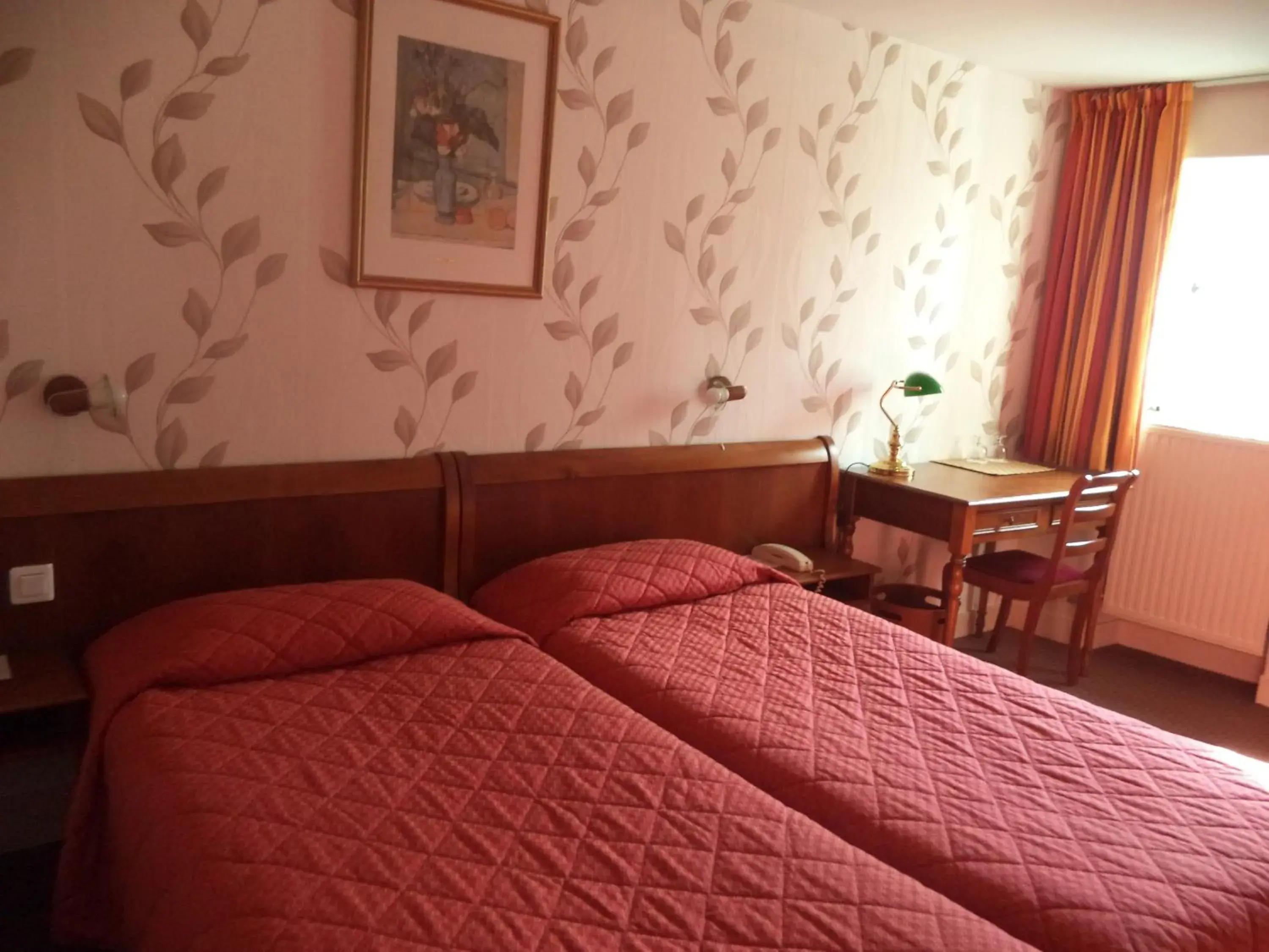 Day, Bed in Cit'Hotel Avallon Vauban Day, Bed in Cit'Hotel Avallon Vauban