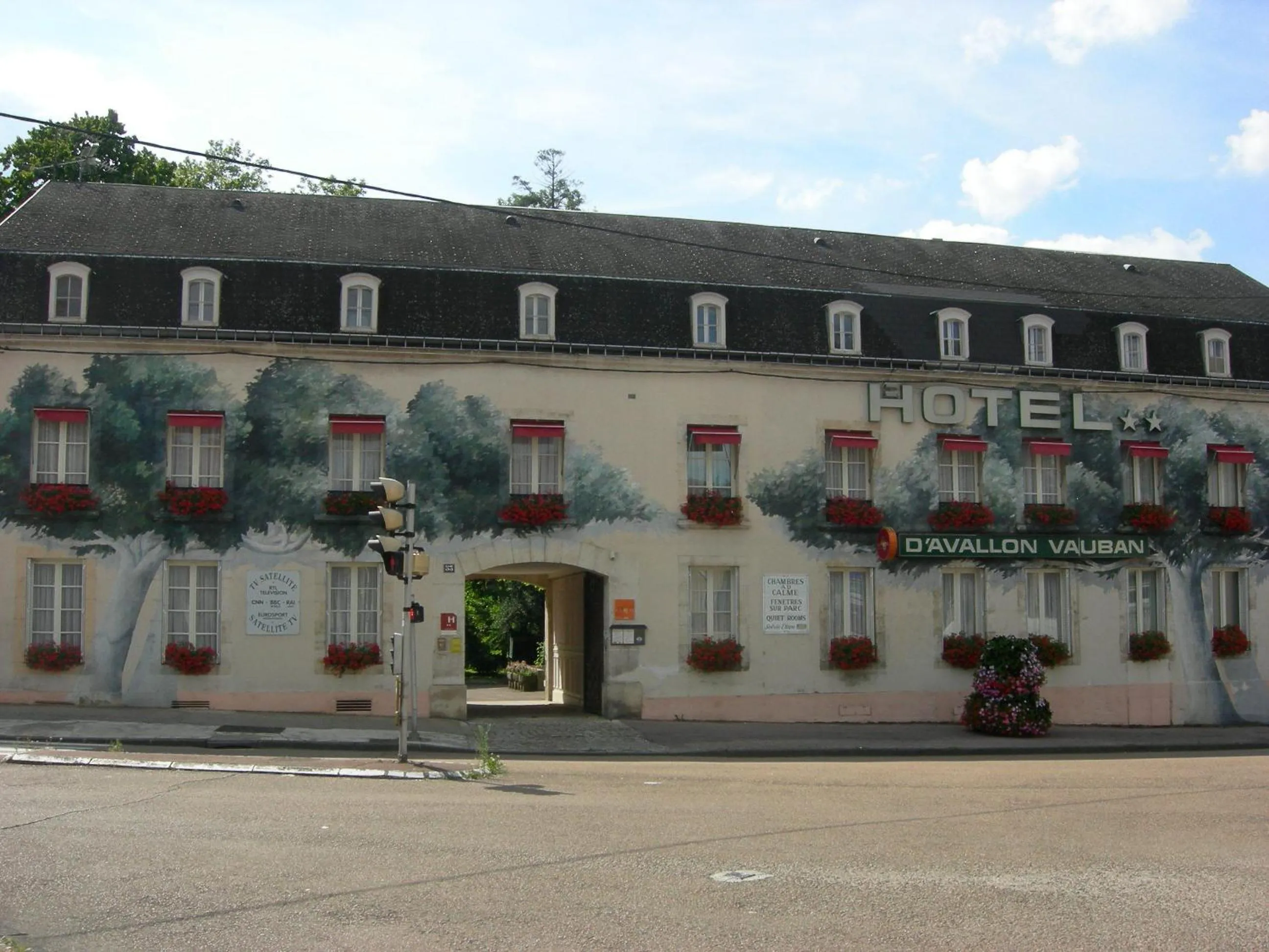 Property building in Cit'Hotel Avallon Vauban