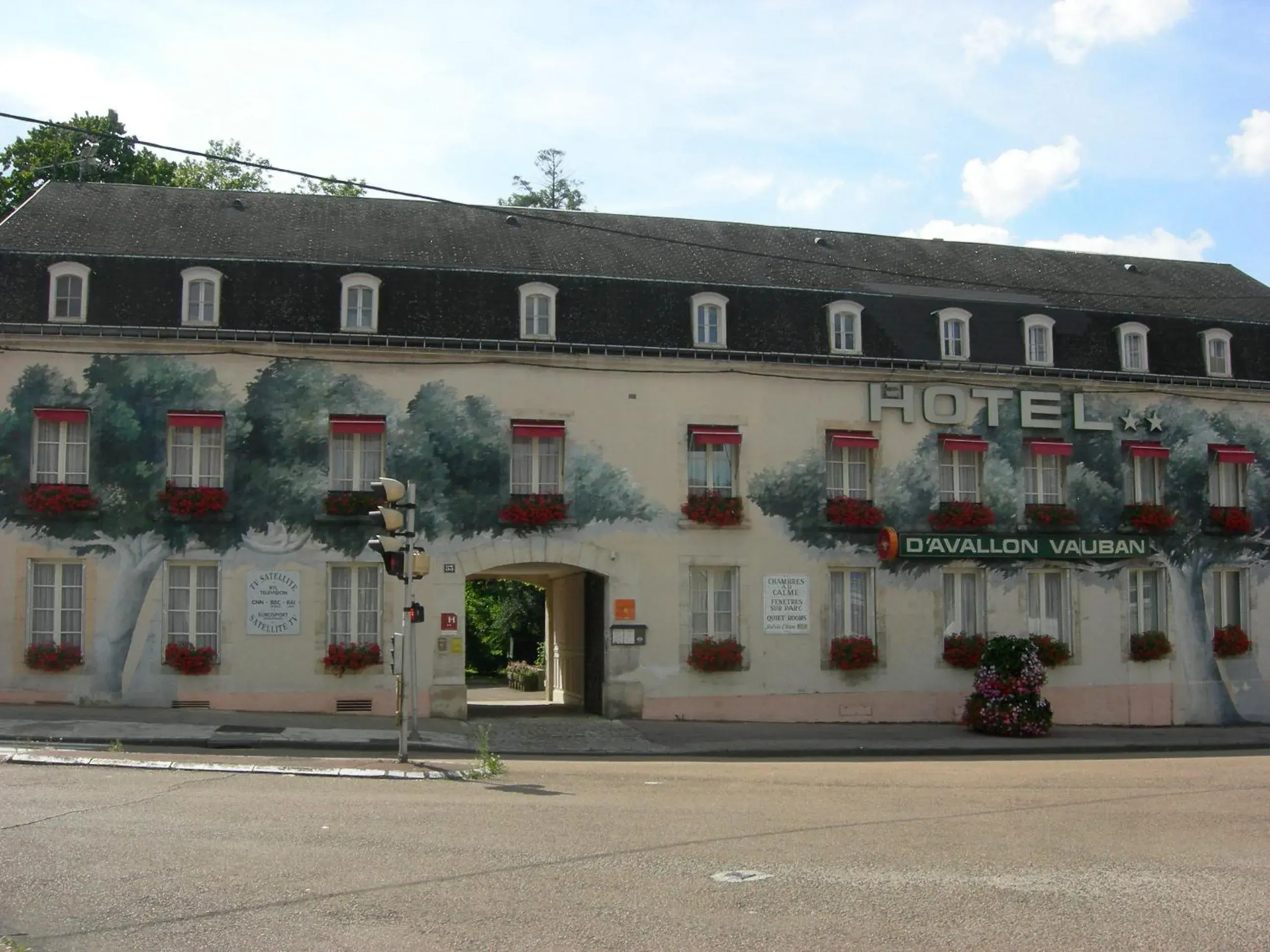 Property building in Cit'Hotel Avallon Vauban Property building in Cit'Hotel Avallon Vauban
