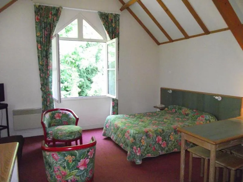 View (from property/room), Bed in Cit'Hotel Avallon Vauban