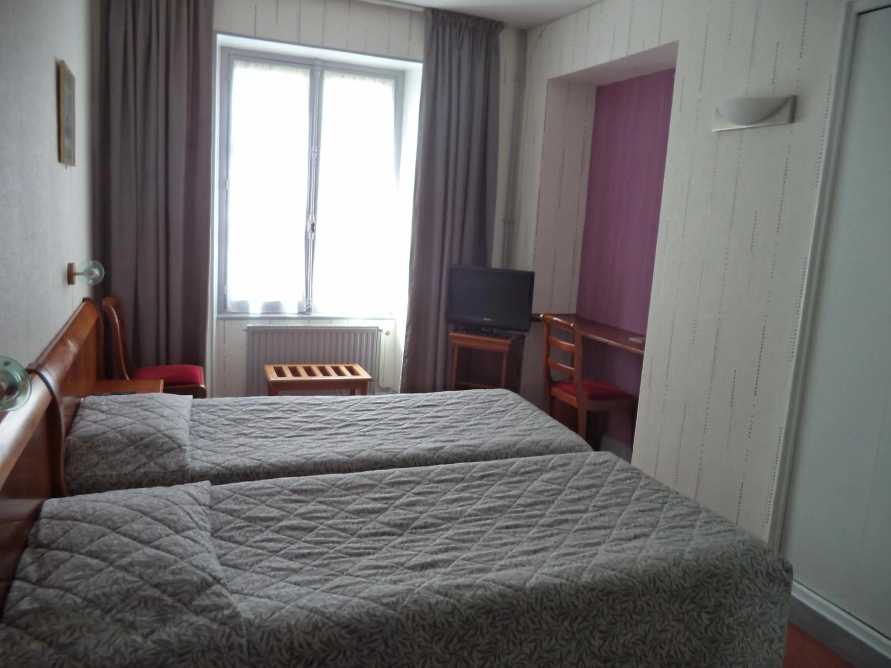 Photo of the whole room, Bed in Cit'Hotel Avallon Vauban