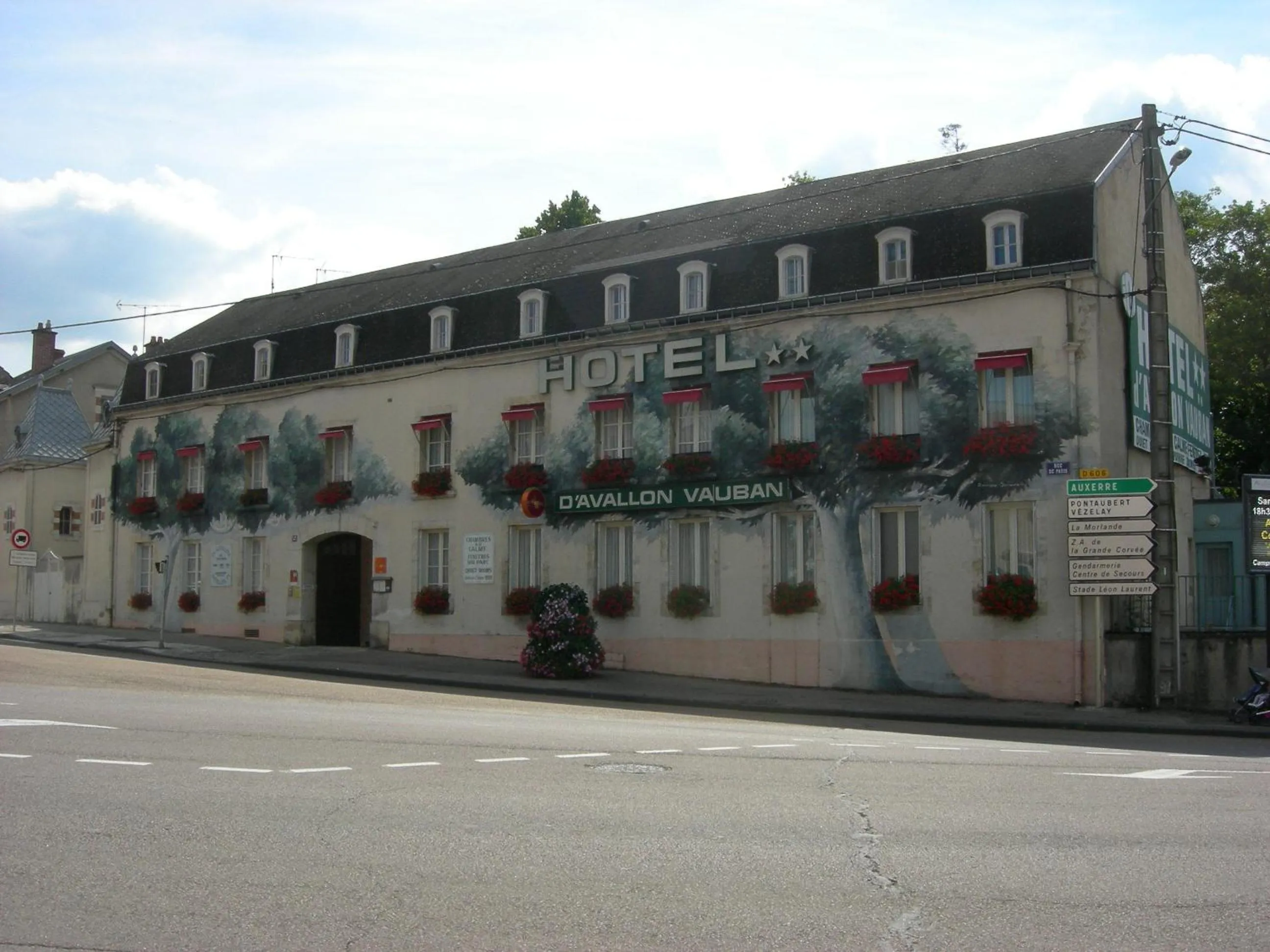 Property building in Cit'Hotel Avallon Vauban