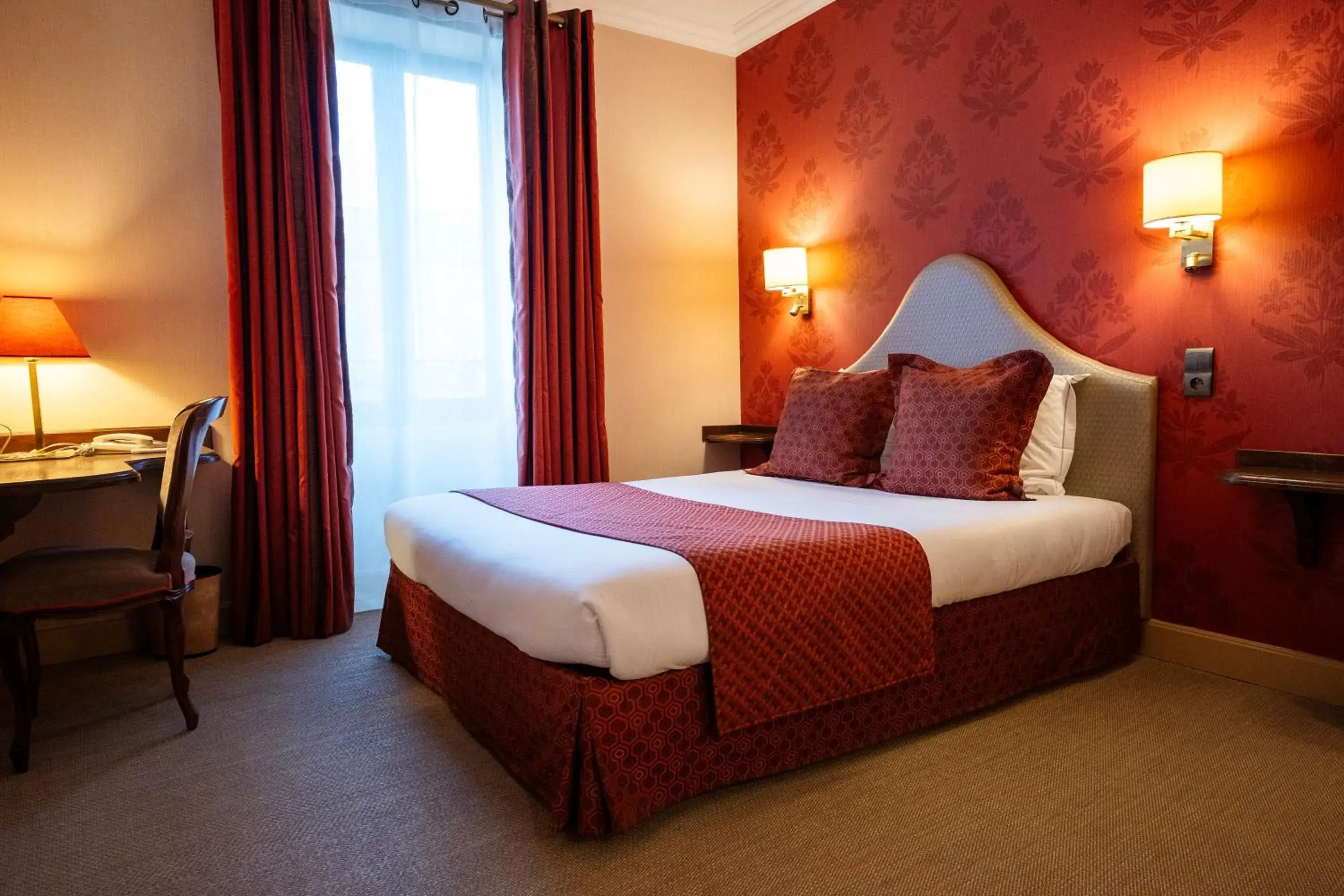 Bed in Cit'Hotel Sphinx - Hotel Bed in Cit'Hotel Sphinx - Hotel