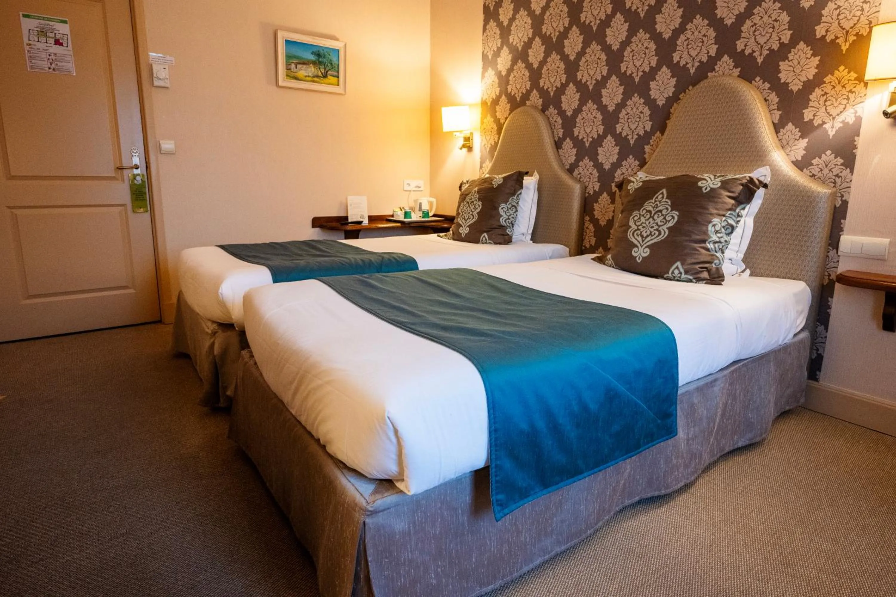 Bed in Cit'Hotel Sphinx - Hotel