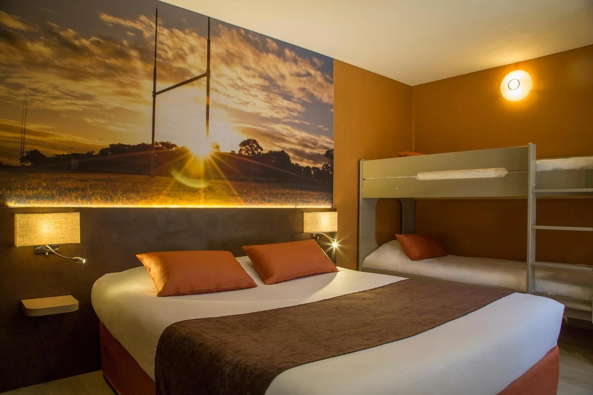 Bed in The Originals City, Hôtel Le Boeuf Rouge, Saint-Junien