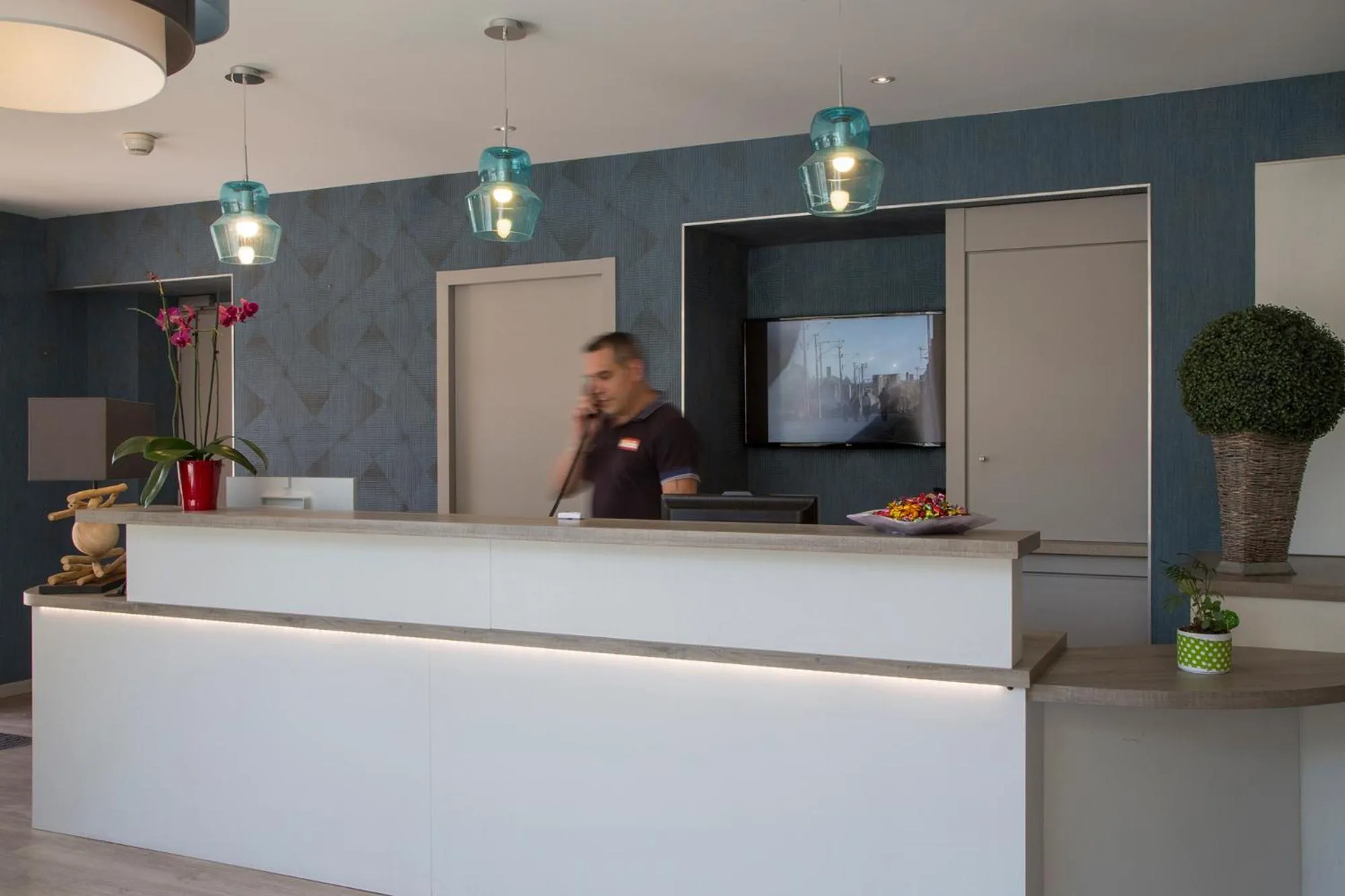 Staff in The Originals City, Hôtel Le Boeuf Rouge, Saint-Junien