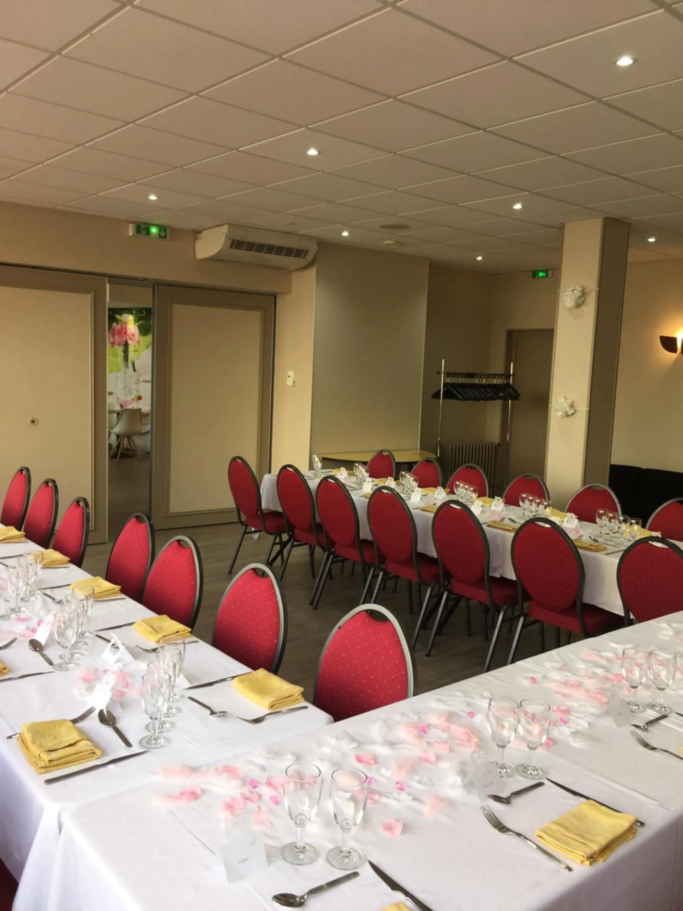 Banquet/Function facilities in The Originals City, Hôtel Le Boeuf Rouge, Saint-Junien