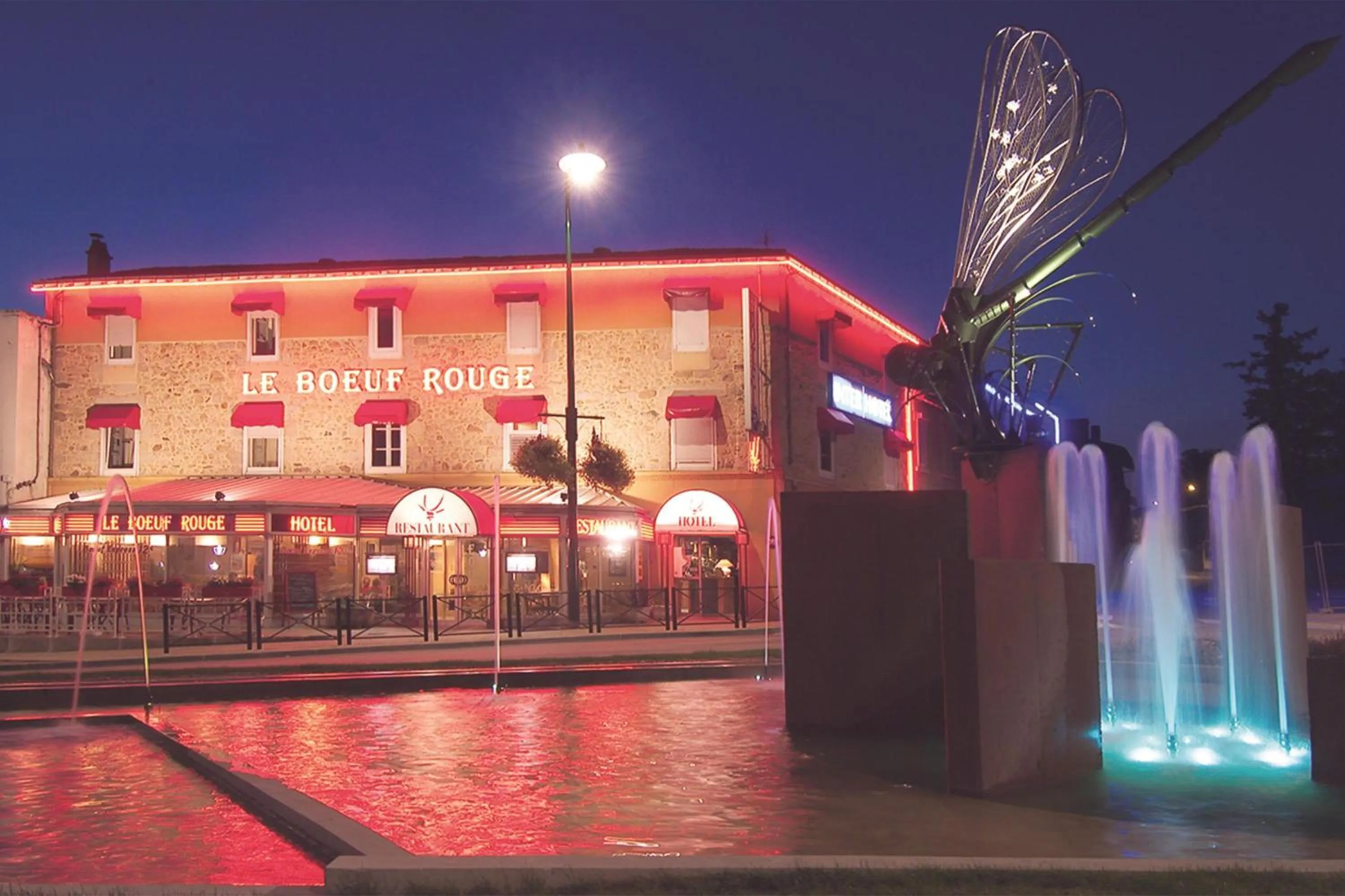 Facade/entrance in The Originals City, Hôtel Le Boeuf Rouge, Saint-Junien