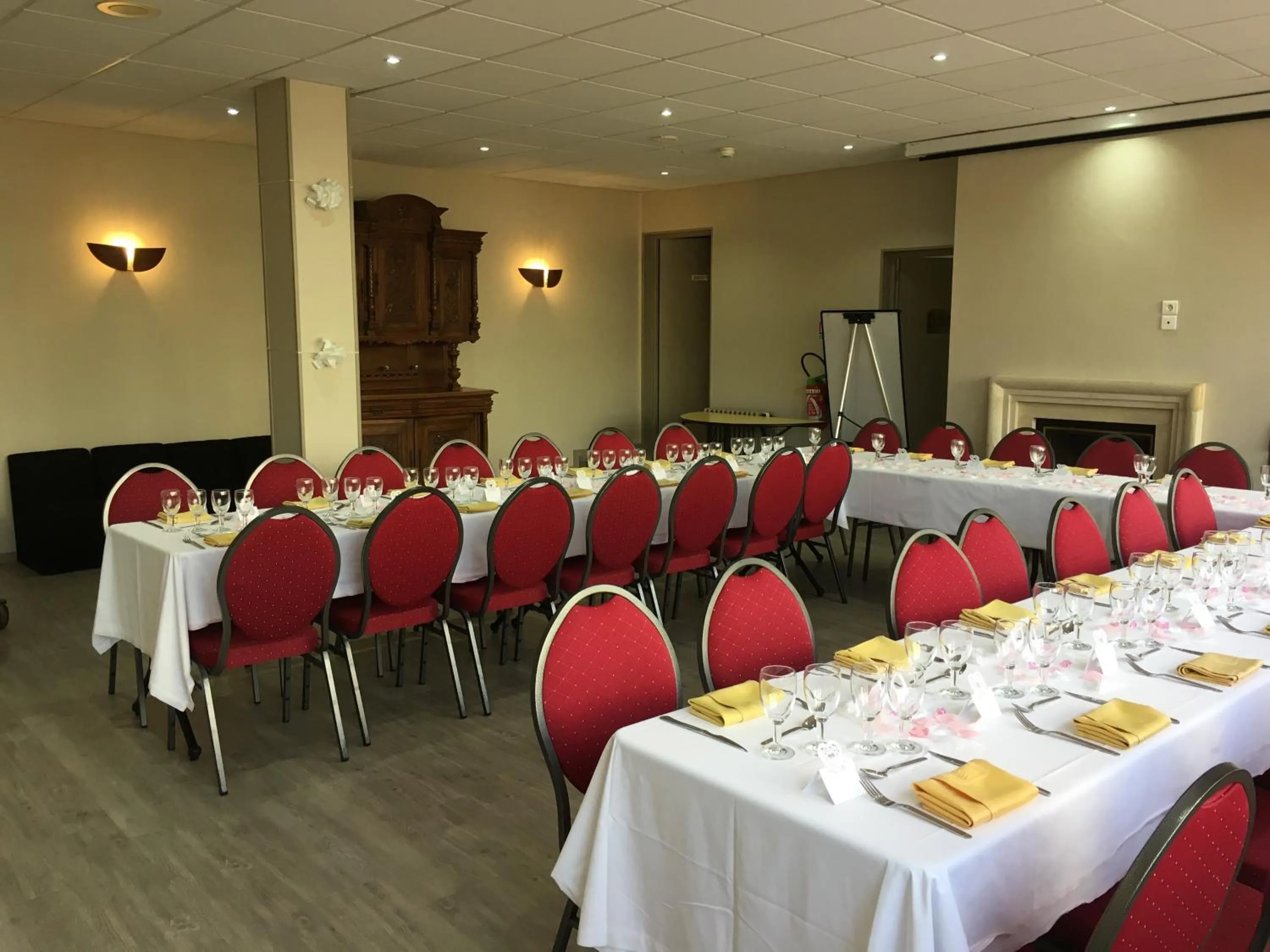 Banquet/Function facilities in The Originals City, Hôtel Le Boeuf Rouge, Saint-Junien