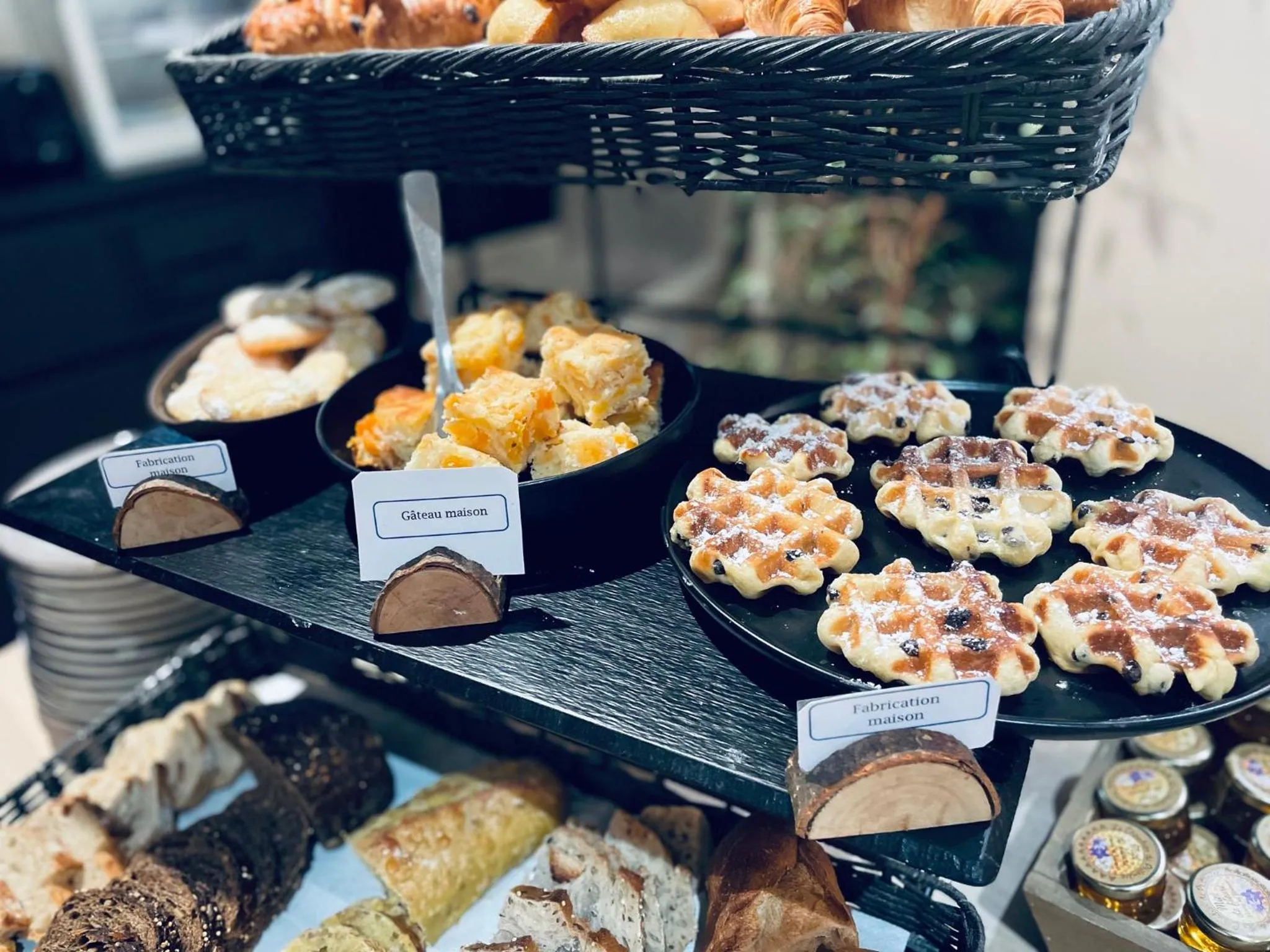 Breakfast in The Originals City, Hôtel Hélios, Roanne Nord