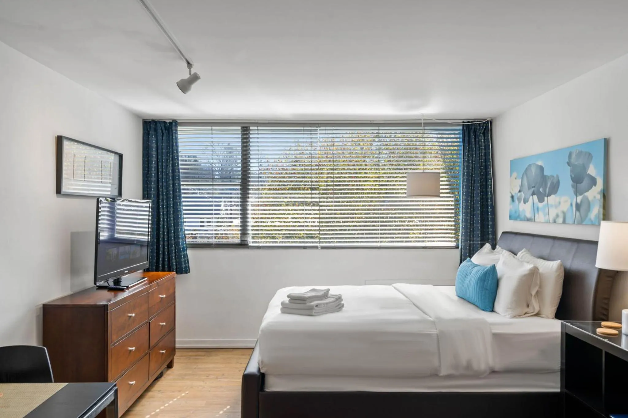 Bed in Studios On 25th by BCA Furnished Apartments