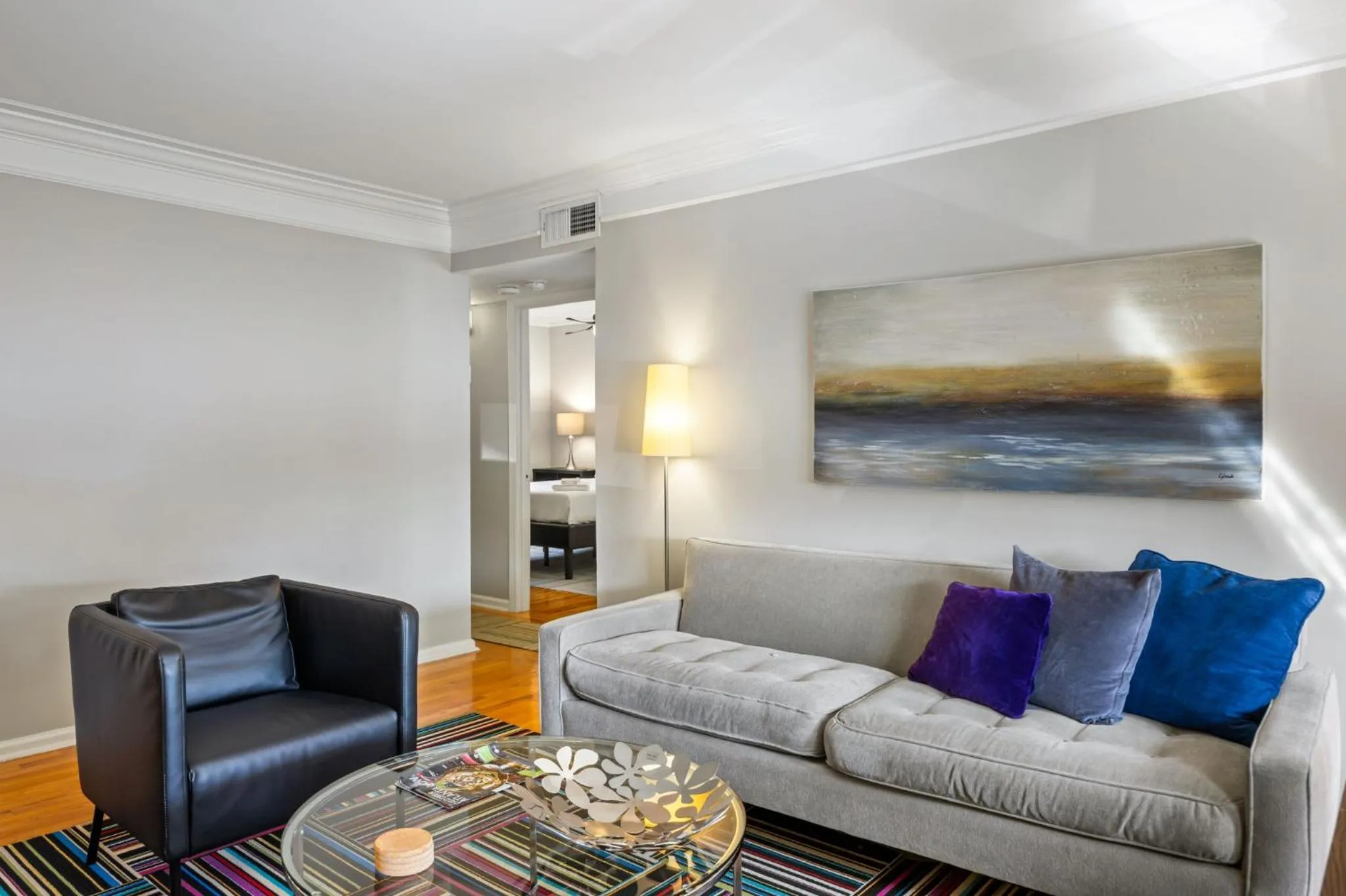 Living room in Brookwood Courtyard by BCA Furnished Apartments