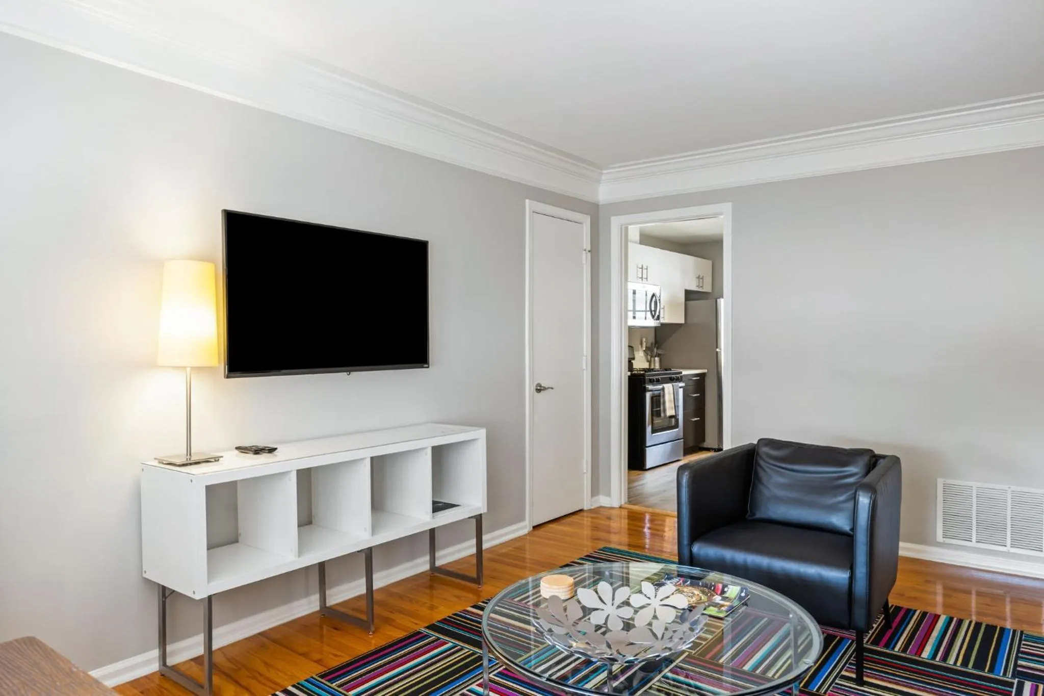 TV and multimedia in Brookwood Courtyard by BCA Furnished Apartments