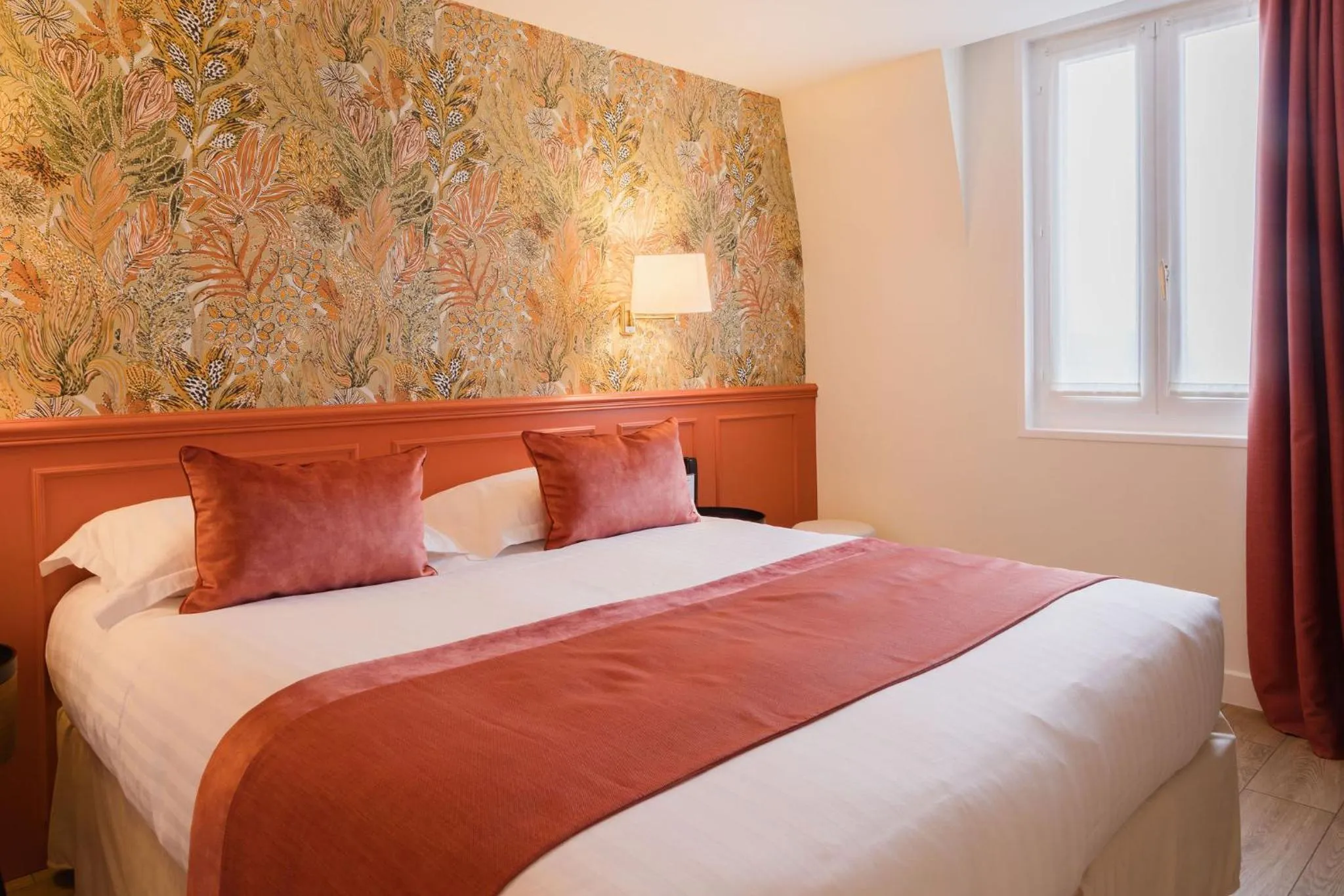 View (from property/room), Bed in Best Western Hôtel De France