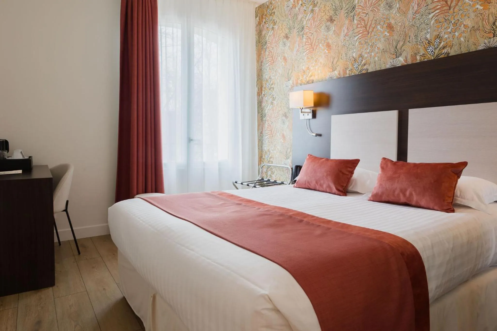 Photo of the whole room, Bed in Best Western Hôtel De France