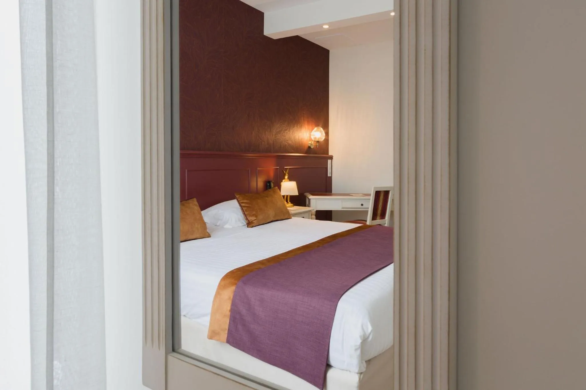 View (from property/room), Bed in Best Western Hôtel De France