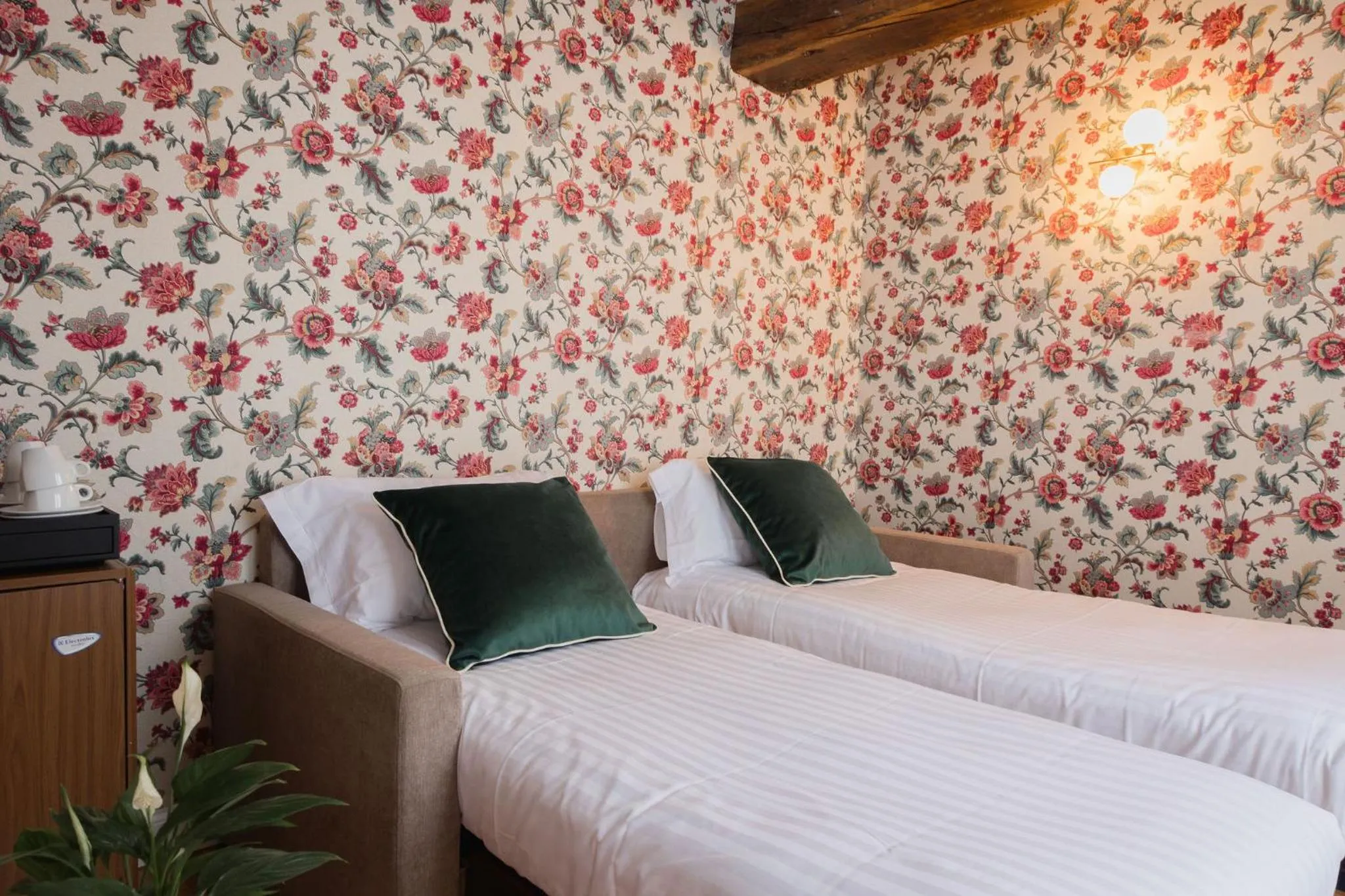 Bedroom, Bed in Best Western Hôtel De France