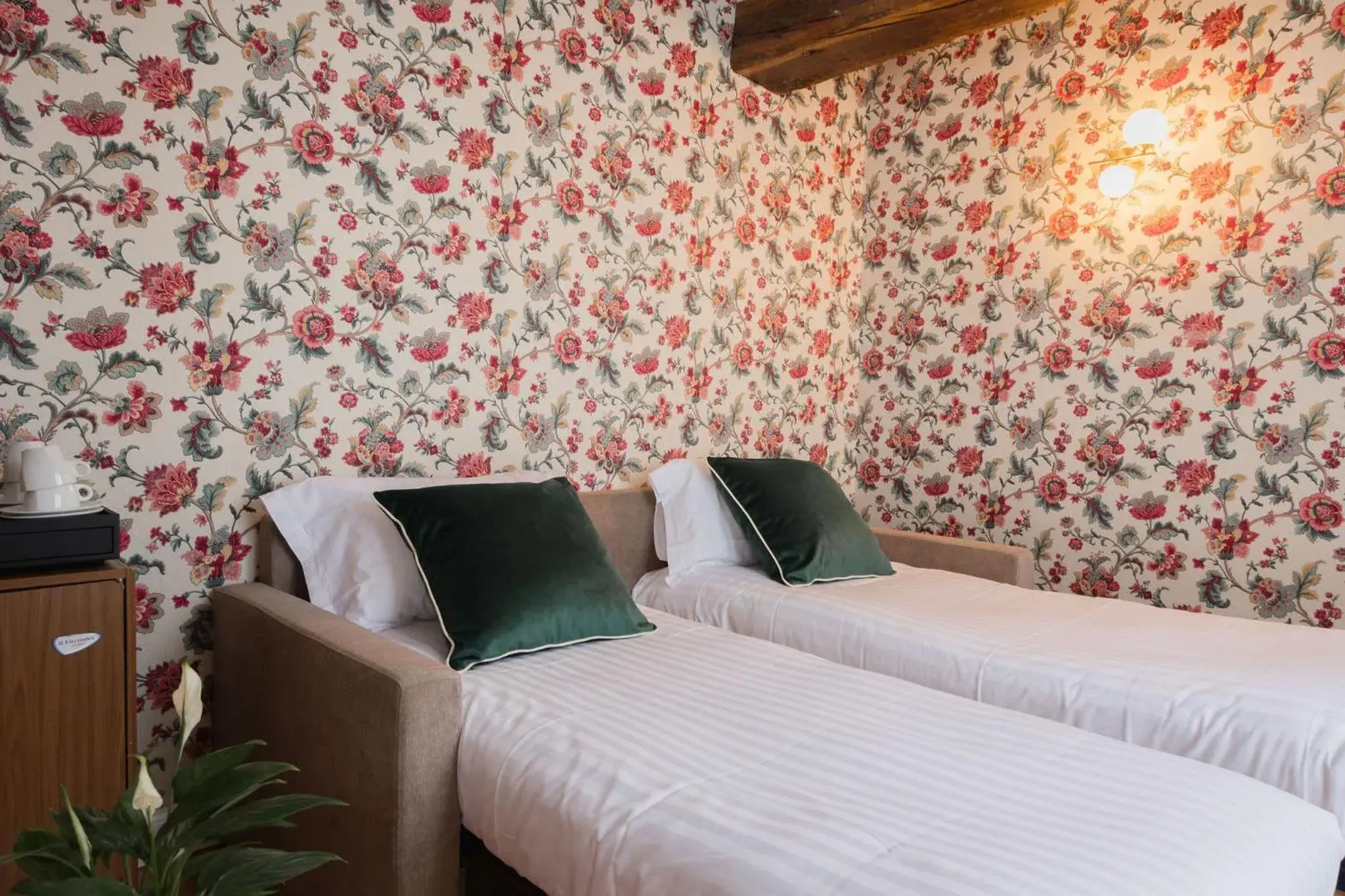 Bedroom, Bed in Best Western Hôtel De France Bedroom, Bed in Best Western Hôtel De France